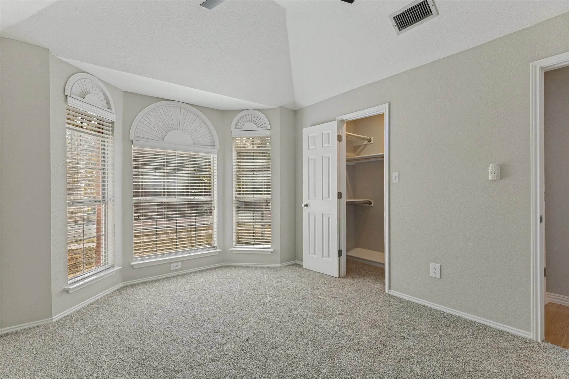 Single Family Residence For Sale in Tarrant County , 7659 Crosstimbers Lane, North Richland Hills, Texas 76182, 3 Bedroom, 2 Bathroom, 2 Garage spaces, 1,744 Sqft, built in 1992, mls#21365283, Real Estate Agent in North Richland Hills, Homes For Sale in Tarrant county, Homes For Sale in North Richland Hills, Realtor in North Richland Hills Texas, Real Estate Brokerage Independent Realty Texas, Luminita Cordes Realtor