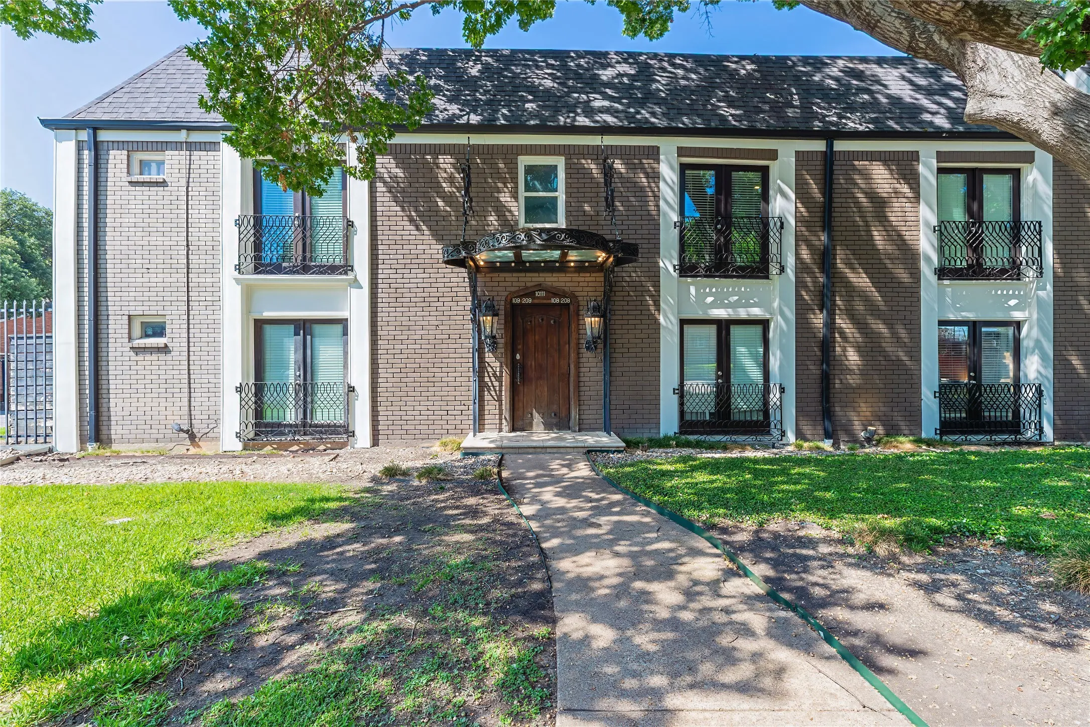 Condominium For Sale in Dallas County , 10111 Regal Park Lane 208, Dallas, Texas 75230, 2 Bedroom, 2 Bathroom, Garage spaces, 1,050 Sqft, built in 1964, mls#21366506, Real Estate Agent in Dallas, Homes For Sale in Dallas county, Homes For Sale in Dallas, Realtor in Dallas Texas, Real Estate Brokerage Independent Realty Texas, Luminita Cordes Realtor
