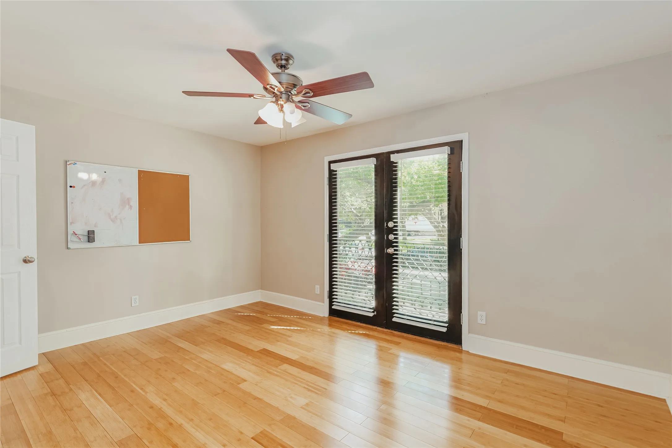 Condominium For Sale in Dallas County , 10111 Regal Park Lane 208, Dallas, Texas 75230, 2 Bedroom, 2 Bathroom, Garage spaces, 1,050 Sqft, built in 1964, mls#21366506, Real Estate Agent in Dallas, Homes For Sale in Dallas county, Homes For Sale in Dallas, Realtor in Dallas Texas, Real Estate Brokerage Independent Realty Texas, Luminita Cordes Realtor