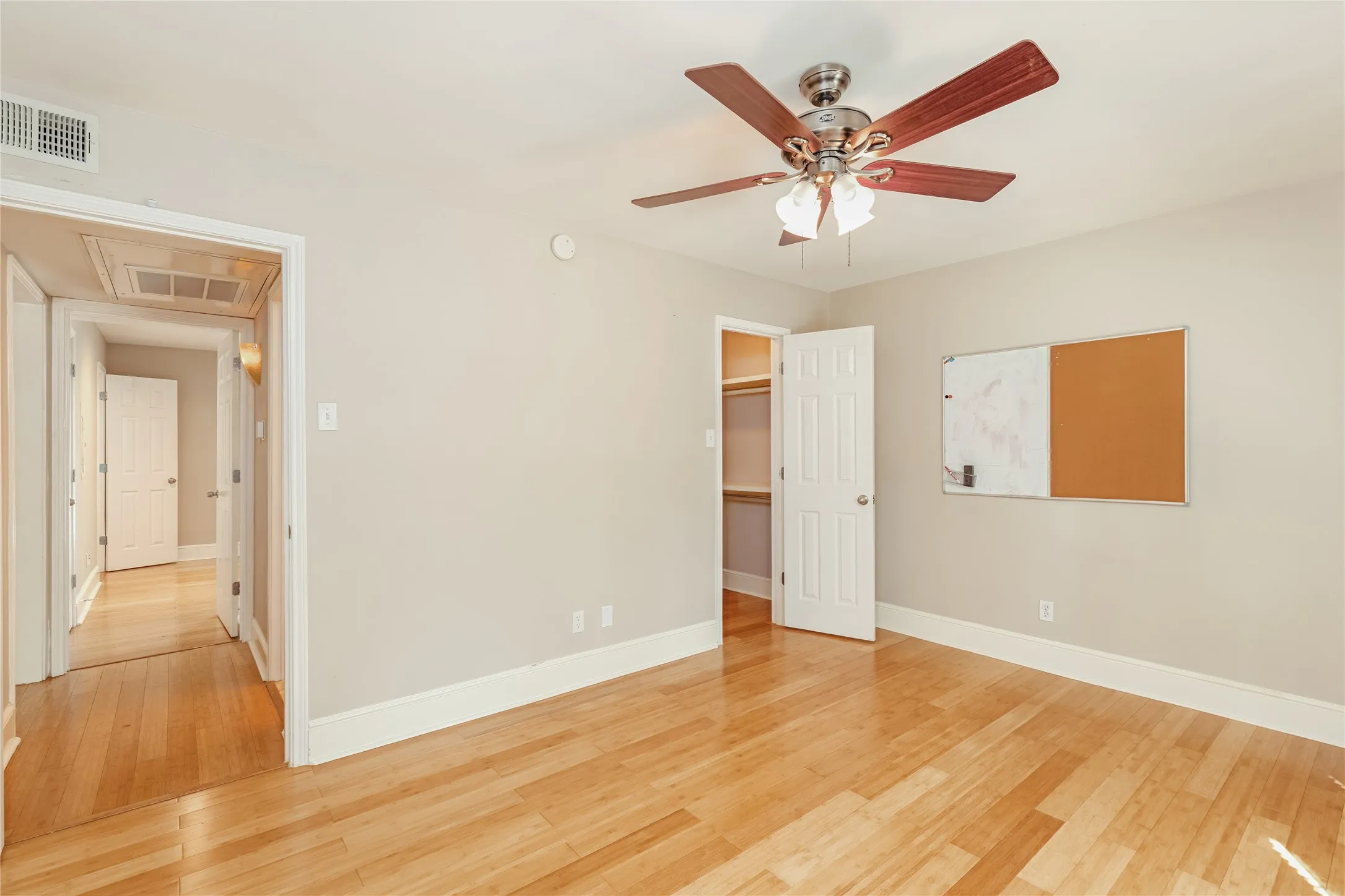 Condominium For Sale in Dallas County , 10111 Regal Park Lane 208, Dallas, Texas 75230, 2 Bedroom, 2 Bathroom, Garage spaces, 1,050 Sqft, built in 1964, mls#21366506, Real Estate Agent in Dallas, Homes For Sale in Dallas county, Homes For Sale in Dallas, Realtor in Dallas Texas, Real Estate Brokerage Independent Realty Texas, Luminita Cordes Realtor