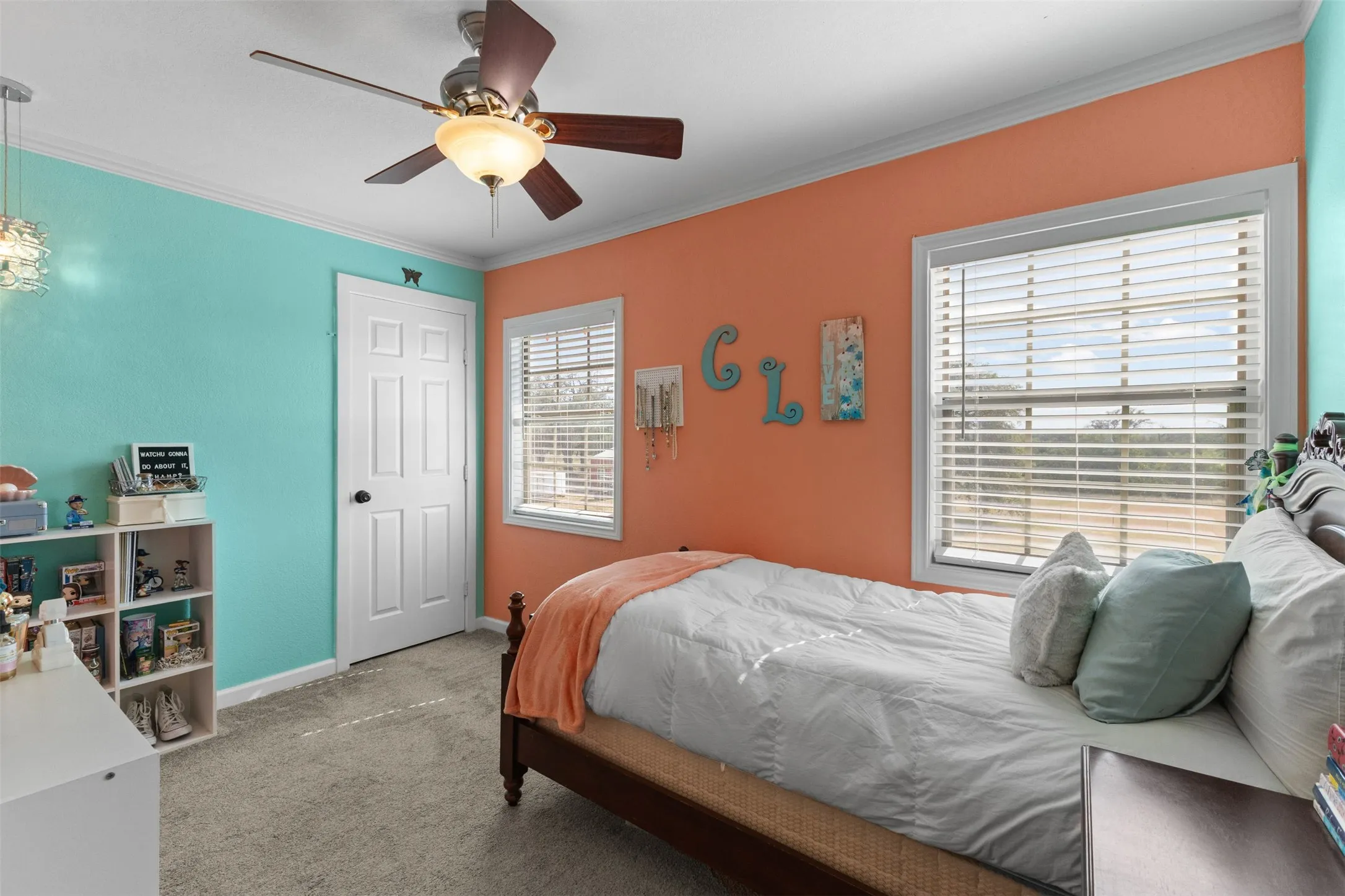 Ceiling fan with integrated lighting, window with blinds, paneled interior door, and wall-to-wall carpeting