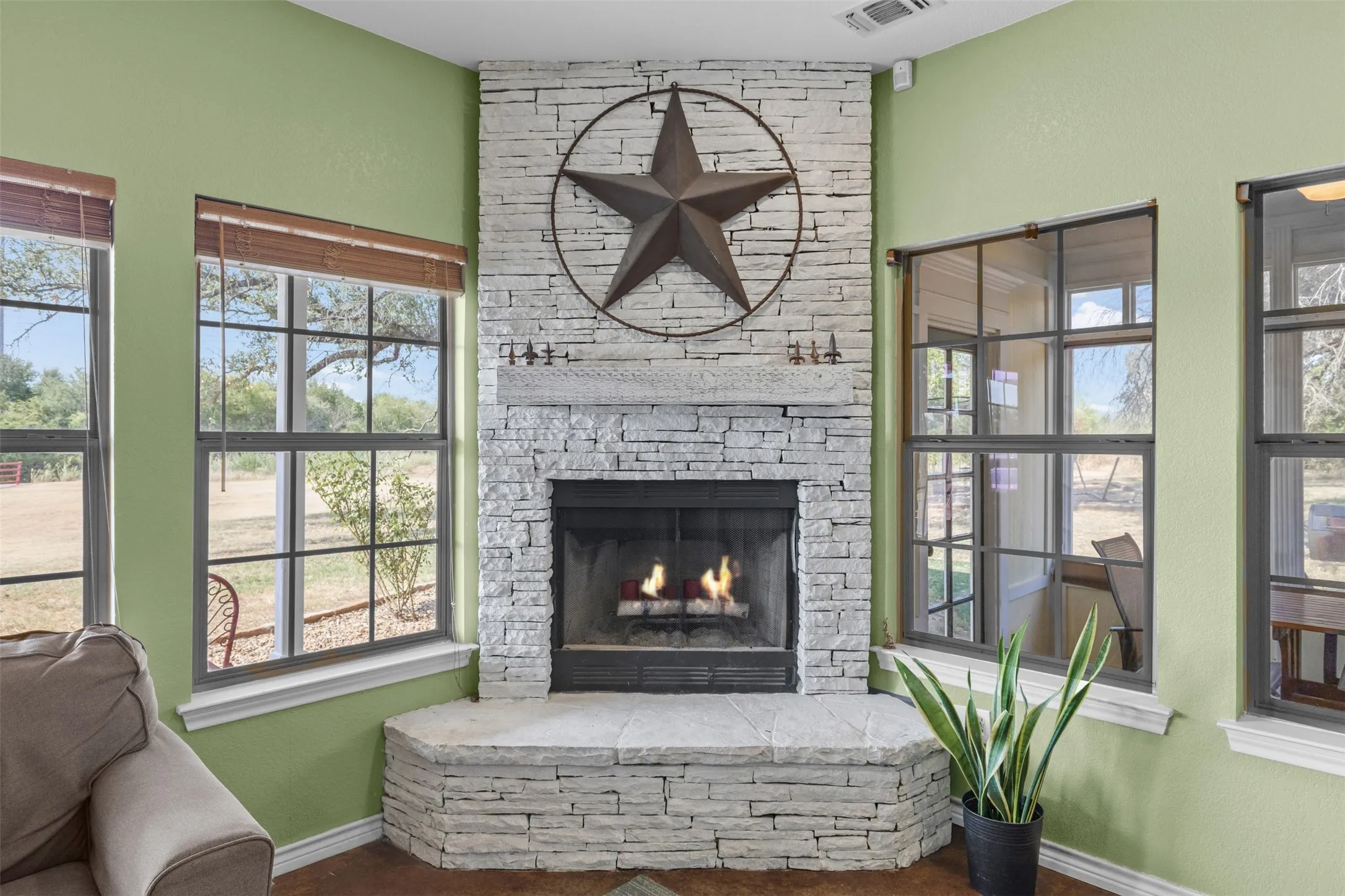 Single Family Residence For Sale in Hood County , 325 Bolton Road, Granbury, Texas 76049, 5 Bedroom, 3 Bathroom, 2 Garage spaces, 2,690 Sqft, built in 2005, mls#21345151, Real Estate Agent in Granbury, Homes For Sale in Hood county, Homes For Sale in Granbury, Realtor in Granbury Texas, Real Estate Brokerage Independent Realty Texas, Luminita Cordes Realtor