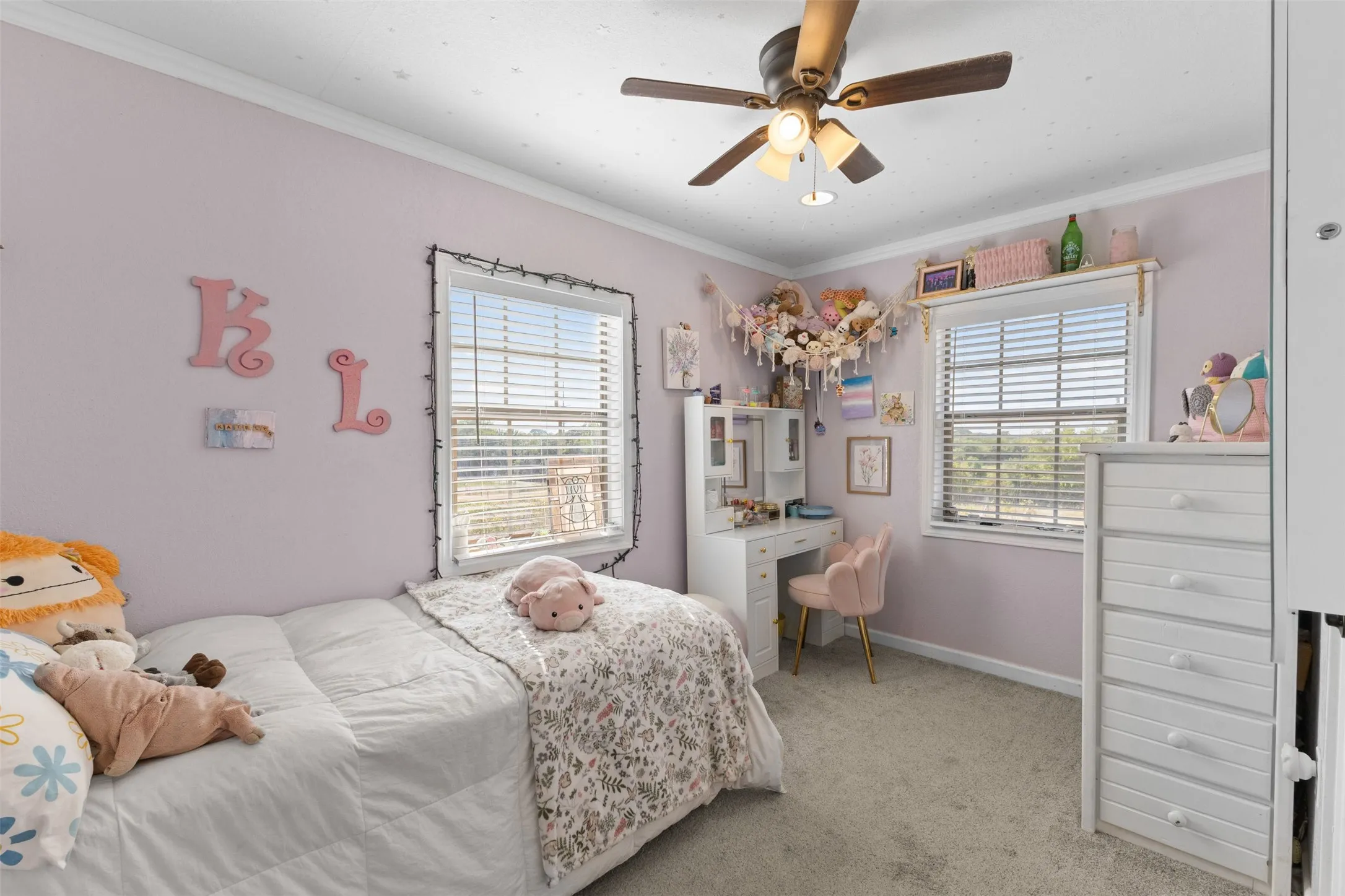 Recessed windows with blinds, ceiling fan with integrated lighting, wall-to-wall carpeting, and crown molding
