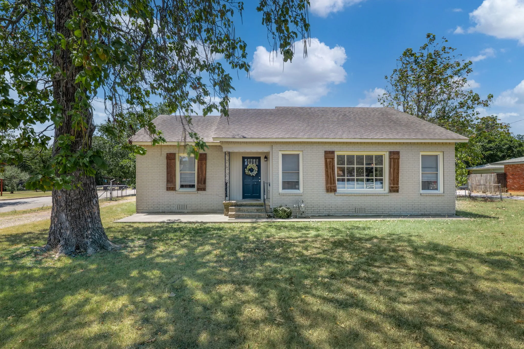 cottage on the corner, you'll fall in love immediately