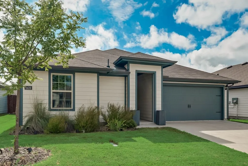 Single Family Residence For Rent in Collin County , 6439 Sand Dune Way, Princeton, Texas 75407, 3 Bedroom, 2 Bathroom, 2 Garage spaces, 1,284 Sqft, built in 2023, mls#21340376, Real Estate Agent in Princeton, Homes For Rent in Collin county, Homes For Rent in Princeton, Realtor in Princeton Texas, Real Estate Brokerage Independent Realty Texas, Luminita Cordes Realtor