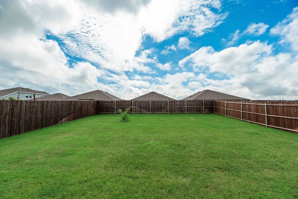 Single Family Residence For Rent in Collin County , 6439 Sand Dune Way, Princeton, Texas 75407, 3 Bedroom, 2 Bathroom, 2 Garage spaces, 1,284 Sqft, built in 2023, mls#21340376, Real Estate Agent in Princeton, Homes For Rent in Collin county, Homes For Rent in Princeton, Realtor in Princeton Texas, Real Estate Brokerage Independent Realty Texas, Luminita Cordes Realtor