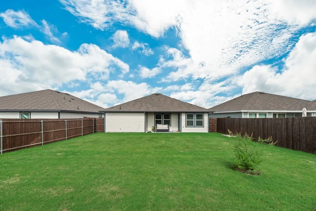 Single Family Residence For Rent in Collin County , 6439 Sand Dune Way, Princeton, Texas 75407, 3 Bedroom, 2 Bathroom, 2 Garage spaces, 1,284 Sqft, built in 2023, mls#21340376, Real Estate Agent in Princeton, Homes For Rent in Collin county, Homes For Rent in Princeton, Realtor in Princeton Texas, Real Estate Brokerage Independent Realty Texas, Luminita Cordes Realtor