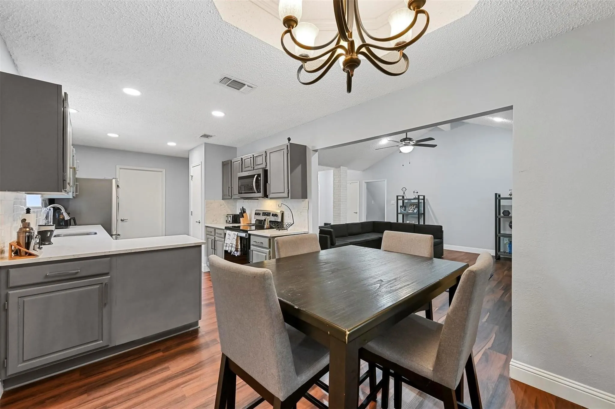 Single Family Residence For Sale in Tarrant County , 2530 Seven Hills Drive, Grand Prairie, Texas 75052, 3 Bedroom, 2 Bathroom, 2 Garage spaces, 1,766 Sqft, built in 1986, mls#21364901, Real Estate Agent in Grand Prairie, Homes For Sale in Tarrant county, Homes For Sale in Grand Prairie, Realtor in Grand Prairie Texas, Real Estate Brokerage Independent Realty Texas, Luminita Cordes Realtor