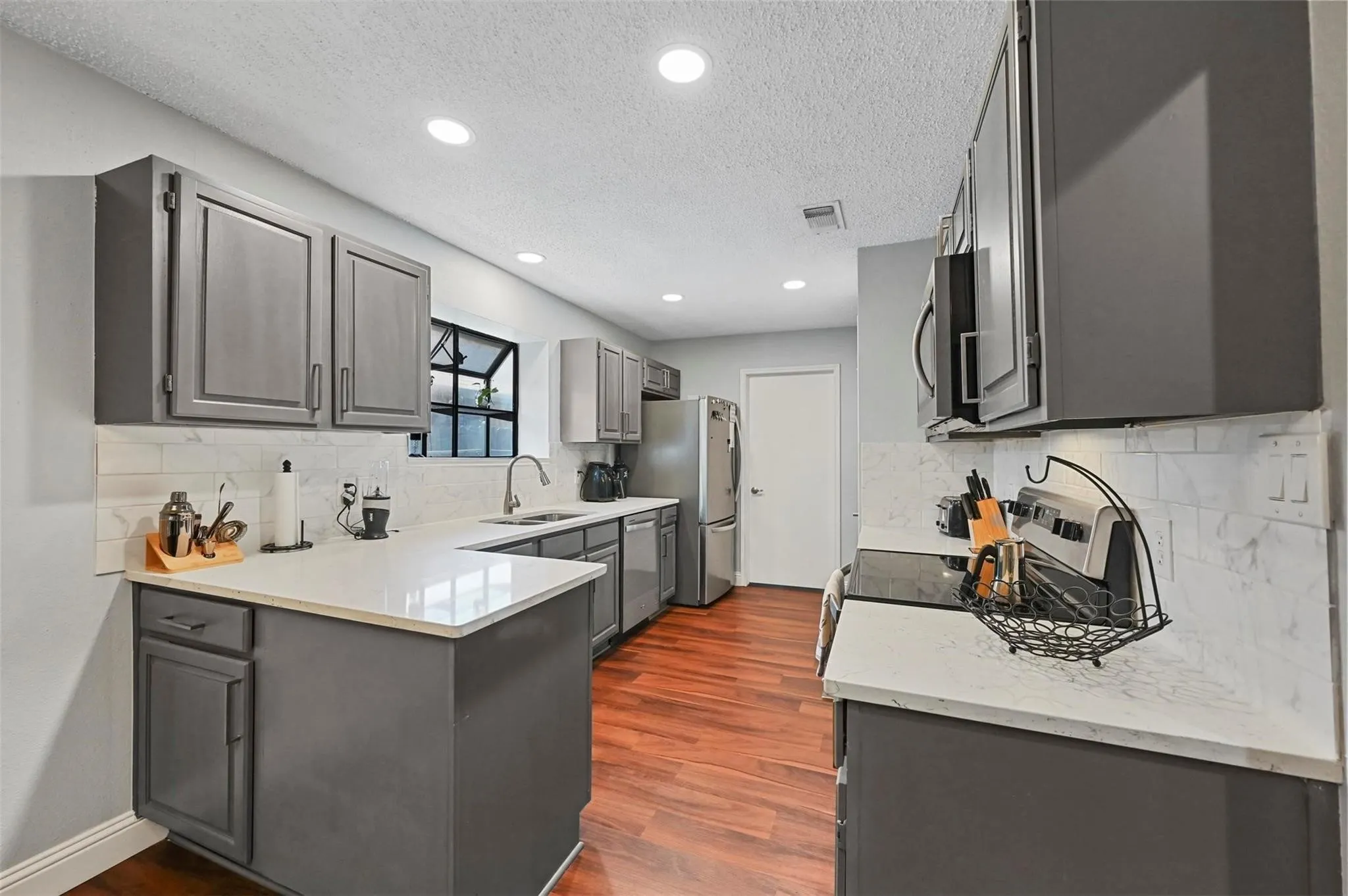 Single Family Residence For Sale in Tarrant County , 2530 Seven Hills Drive, Grand Prairie, Texas 75052, 3 Bedroom, 2 Bathroom, 2 Garage spaces, 1,766 Sqft, built in 1986, mls#21364901, Real Estate Agent in Grand Prairie, Homes For Sale in Tarrant county, Homes For Sale in Grand Prairie, Realtor in Grand Prairie Texas, Real Estate Brokerage Independent Realty Texas, Luminita Cordes Realtor