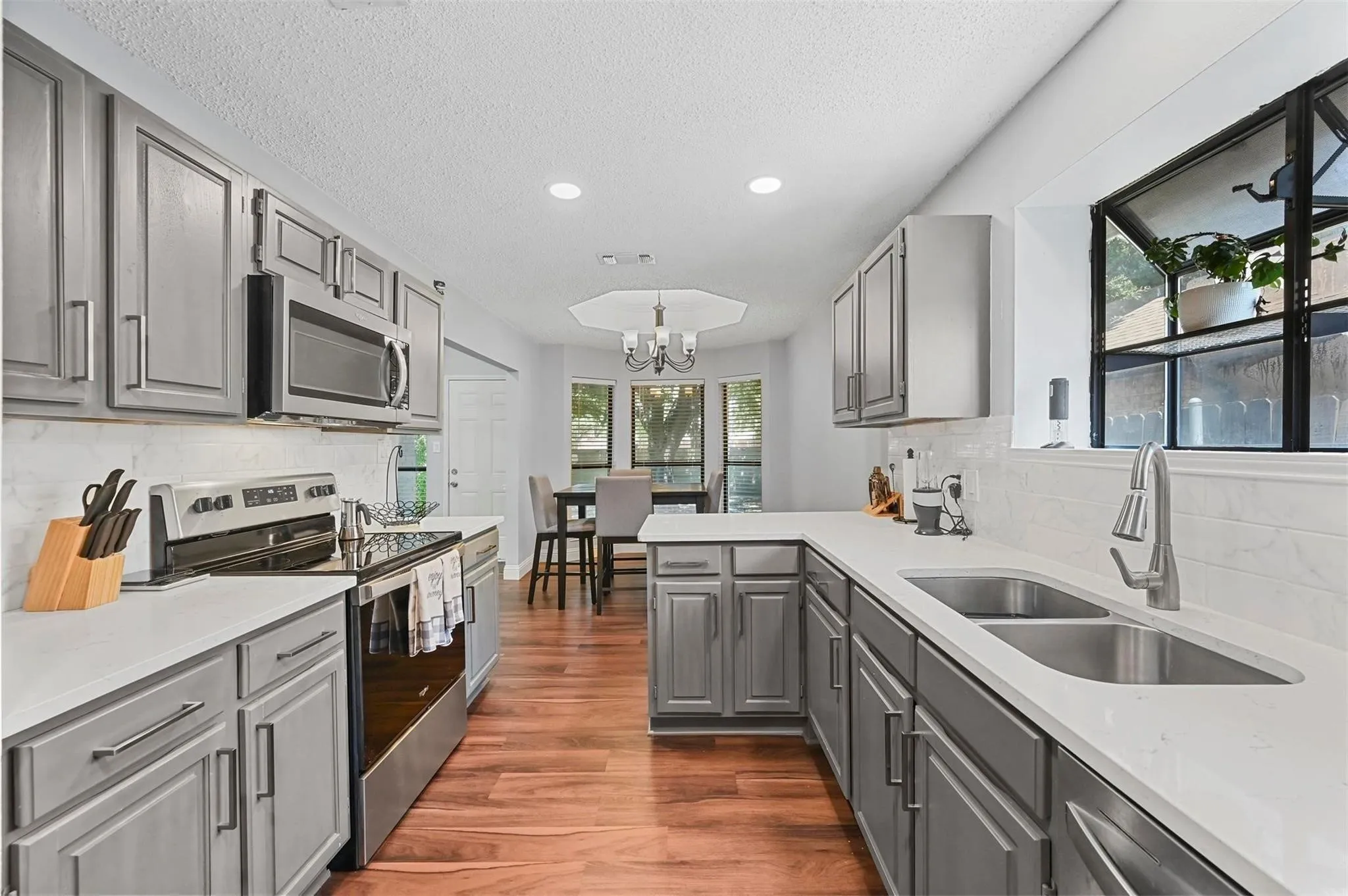 Single Family Residence For Sale in Tarrant County , 2530 Seven Hills Drive, Grand Prairie, Texas 75052, 3 Bedroom, 2 Bathroom, 2 Garage spaces, 1,766 Sqft, built in 1986, mls#21364901, Real Estate Agent in Grand Prairie, Homes For Sale in Tarrant county, Homes For Sale in Grand Prairie, Realtor in Grand Prairie Texas, Real Estate Brokerage Independent Realty Texas, Luminita Cordes Realtor