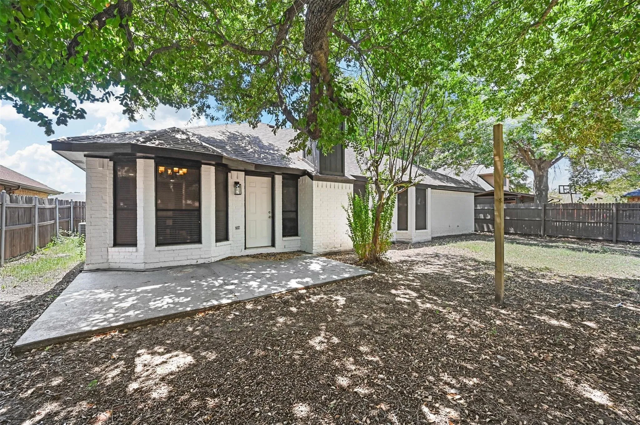 Single Family Residence For Sale in Tarrant County , 2530 Seven Hills Drive, Grand Prairie, Texas 75052, 3 Bedroom, 2 Bathroom, 2 Garage spaces, 1,766 Sqft, built in 1986, mls#21364901, Real Estate Agent in Grand Prairie, Homes For Sale in Tarrant county, Homes For Sale in Grand Prairie, Realtor in Grand Prairie Texas, Real Estate Brokerage Independent Realty Texas, Luminita Cordes Realtor