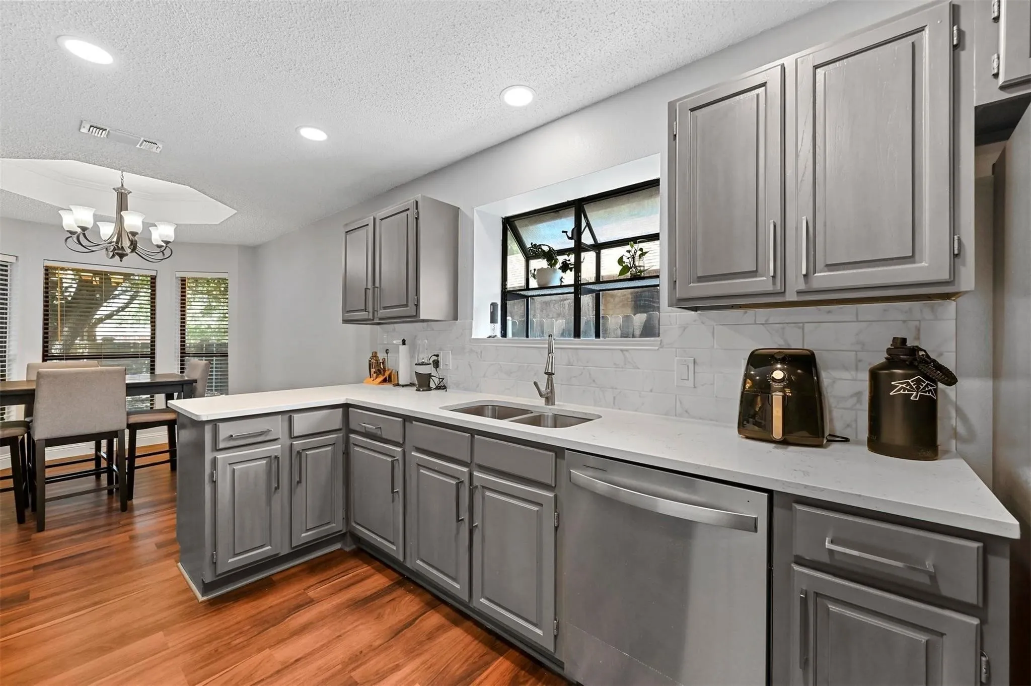 Single Family Residence For Sale in Tarrant County , 2530 Seven Hills Drive, Grand Prairie, Texas 75052, 3 Bedroom, 2 Bathroom, 2 Garage spaces, 1,766 Sqft, built in 1986, mls#21364901, Real Estate Agent in Grand Prairie, Homes For Sale in Tarrant county, Homes For Sale in Grand Prairie, Realtor in Grand Prairie Texas, Real Estate Brokerage Independent Realty Texas, Luminita Cordes Realtor