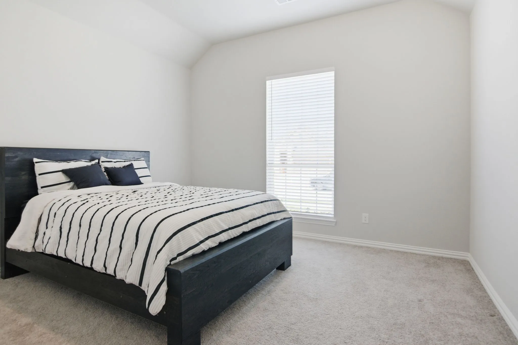 Single Family Residence For Sale in Tarrant County , 910 Winter Cherry Lane, Haslet, Texas 76052, 4 Bedroom, 3 Bathroom, 2 Garage spaces, 2,408 Sqft, built in 2023, mls#21365184, Real Estate Agent in Haslet, Homes For Sale in Tarrant county, Homes For Sale in Haslet, Realtor in Haslet Texas, Real Estate Brokerage Independent Realty Texas, Luminita Cordes Realtor