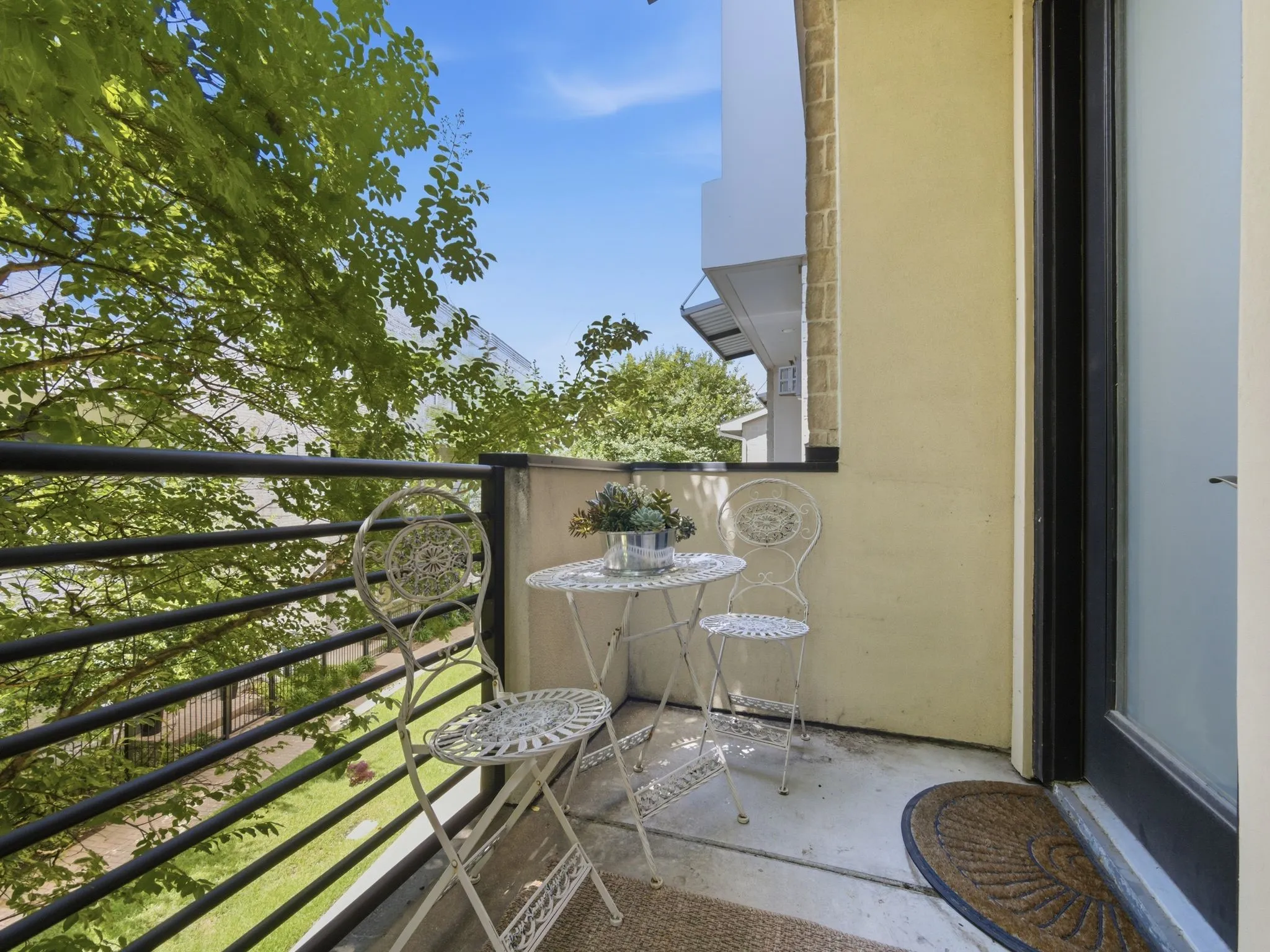 Condominium For Rent in Dallas County , 7333 Valley View Lane 305, Dallas, Texas 75240, 2 Bedroom, 3 Bathroom, 2 Garage spaces, 1,905 Sqft, built in 2008, mls#21366343, Real Estate Agent in Dallas, Homes For Rent in Dallas county, Homes For Rent in Dallas, Realtor in Dallas Texas, Real Estate Brokerage Independent Realty Texas, Luminita Cordes Realtor