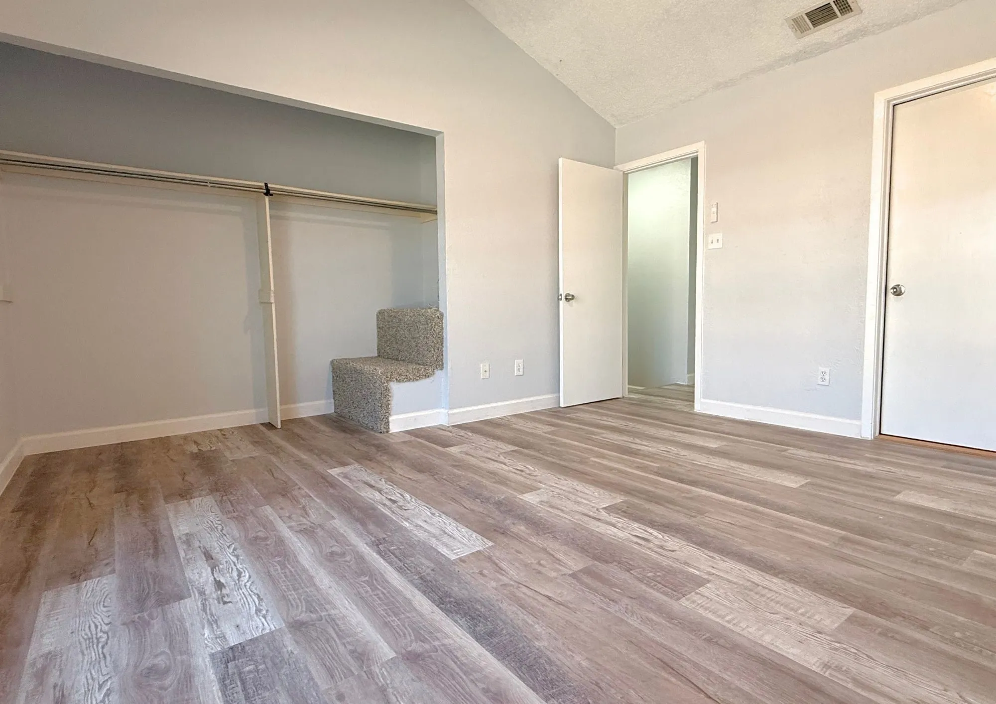 Townhouse For Rent in Dallas County , 234 Samuel Boulevard 4, Coppell, Texas 75019, 2 Bedroom, 3 Bathroom, Garage spaces, 1,254 Sqft, built in 1984, mls#21366706, Real Estate Agent in Coppell, Homes For Rent in Dallas county, Homes For Rent in Coppell, Realtor in Coppell Texas, Real Estate Brokerage Independent Realty Texas, Luminita Cordes Realtor