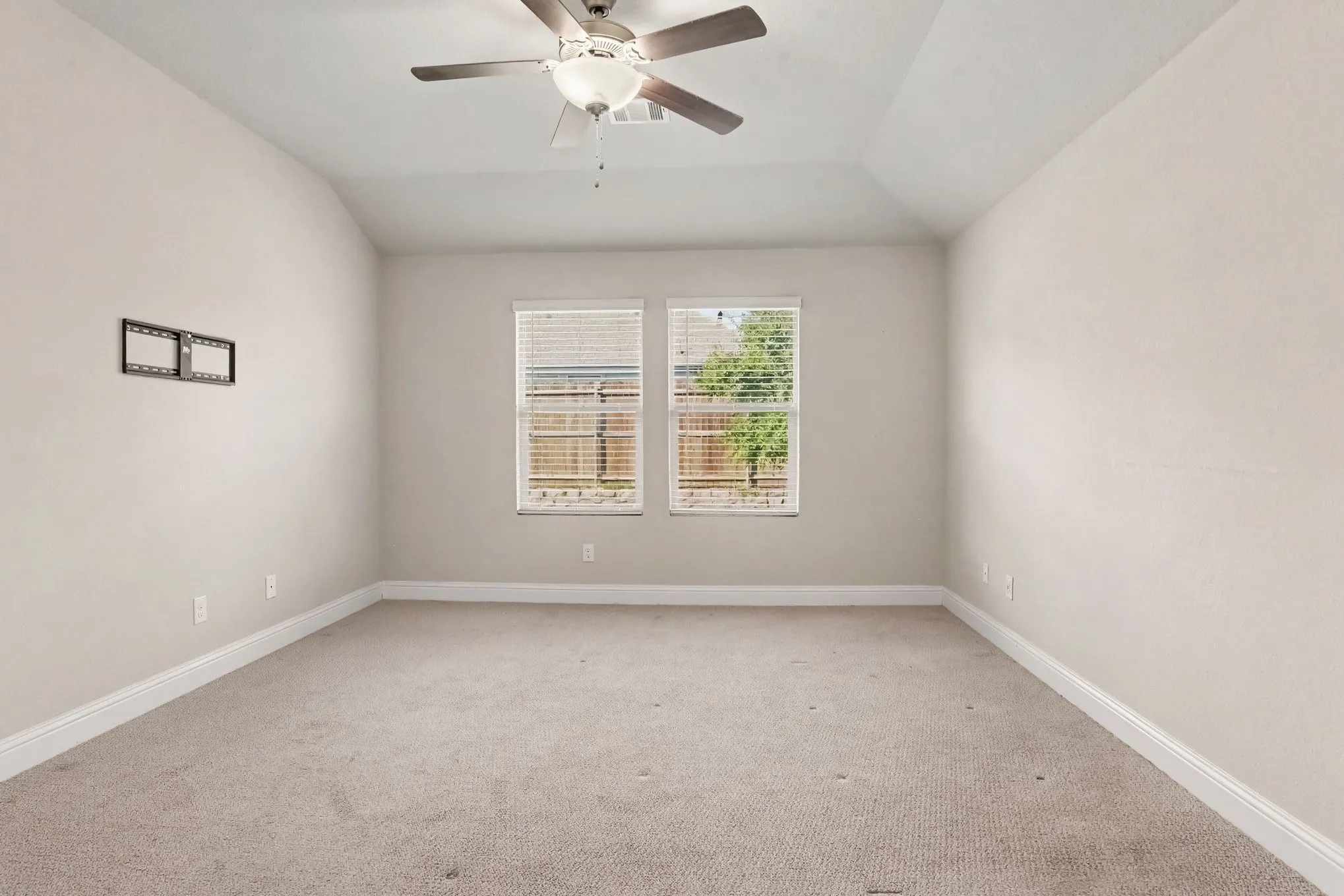 Single Family Residence For Sale in Kaufman County , 1421 Rolling Fox Drive, Forney, Texas 75126, 4 Bedroom, 2 Bathroom, 2 Garage spaces, 1,731 Sqft, built in 2022, mls#21364292, Real Estate Agent in Forney, Homes For Sale in Kaufman county, Homes For Sale in Forney, Realtor in Forney Texas, Real Estate Brokerage Independent Realty Texas, Luminita Cordes Realtor