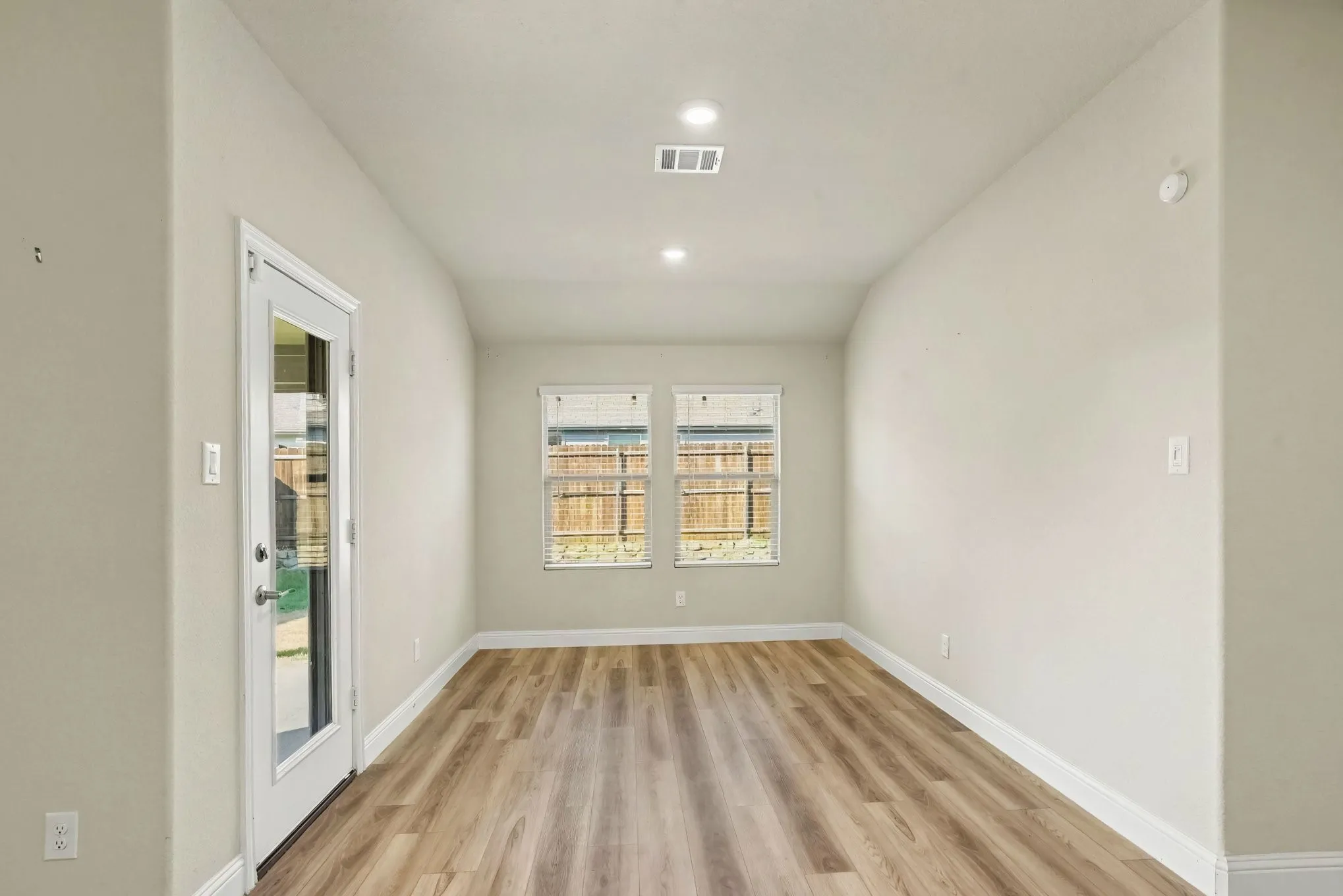 Single Family Residence For Sale in Kaufman County , 1421 Rolling Fox Drive, Forney, Texas 75126, 4 Bedroom, 2 Bathroom, 2 Garage spaces, 1,731 Sqft, built in 2022, mls#21364292, Real Estate Agent in Forney, Homes For Sale in Kaufman county, Homes For Sale in Forney, Realtor in Forney Texas, Real Estate Brokerage Independent Realty Texas, Luminita Cordes Realtor