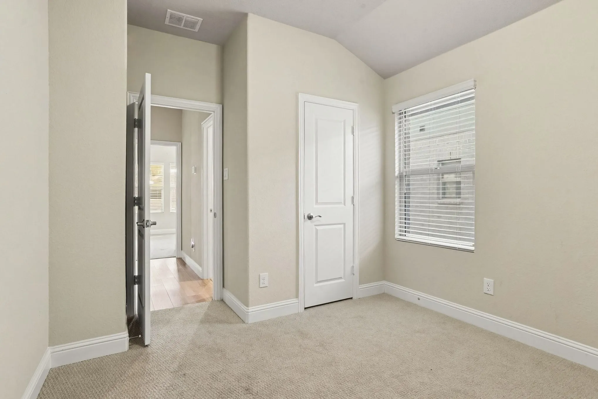 Single Family Residence For Sale in Kaufman County , 1421 Rolling Fox Drive, Forney, Texas 75126, 4 Bedroom, 2 Bathroom, 2 Garage spaces, 1,731 Sqft, built in 2022, mls#21364292, Real Estate Agent in Forney, Homes For Sale in Kaufman county, Homes For Sale in Forney, Realtor in Forney Texas, Real Estate Brokerage Independent Realty Texas, Luminita Cordes Realtor