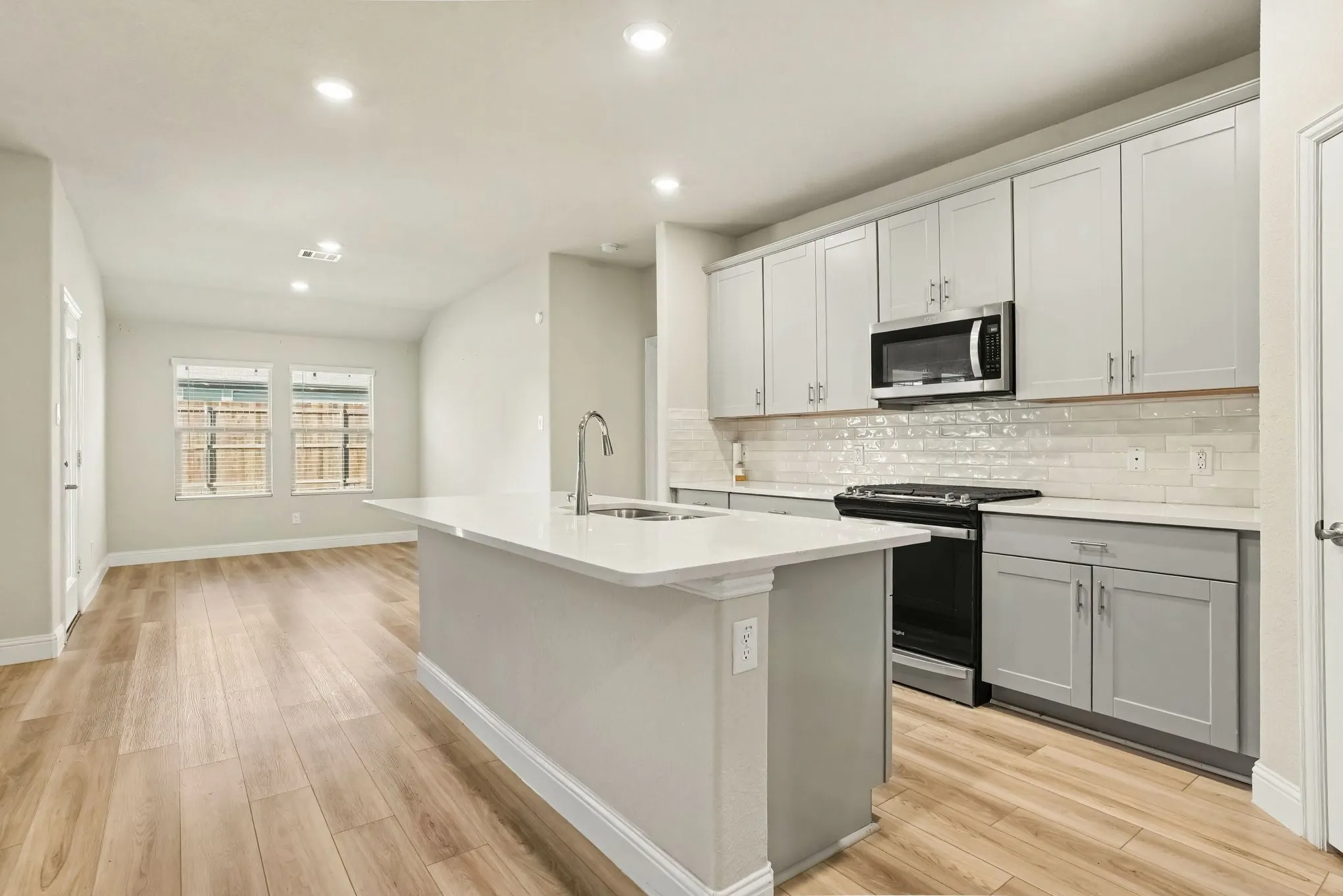 Single Family Residence For Sale in Kaufman County , 1421 Rolling Fox Drive, Forney, Texas 75126, 4 Bedroom, 2 Bathroom, 2 Garage spaces, 1,731 Sqft, built in 2022, mls#21364292, Real Estate Agent in Forney, Homes For Sale in Kaufman county, Homes For Sale in Forney, Realtor in Forney Texas, Real Estate Brokerage Independent Realty Texas, Luminita Cordes Realtor
