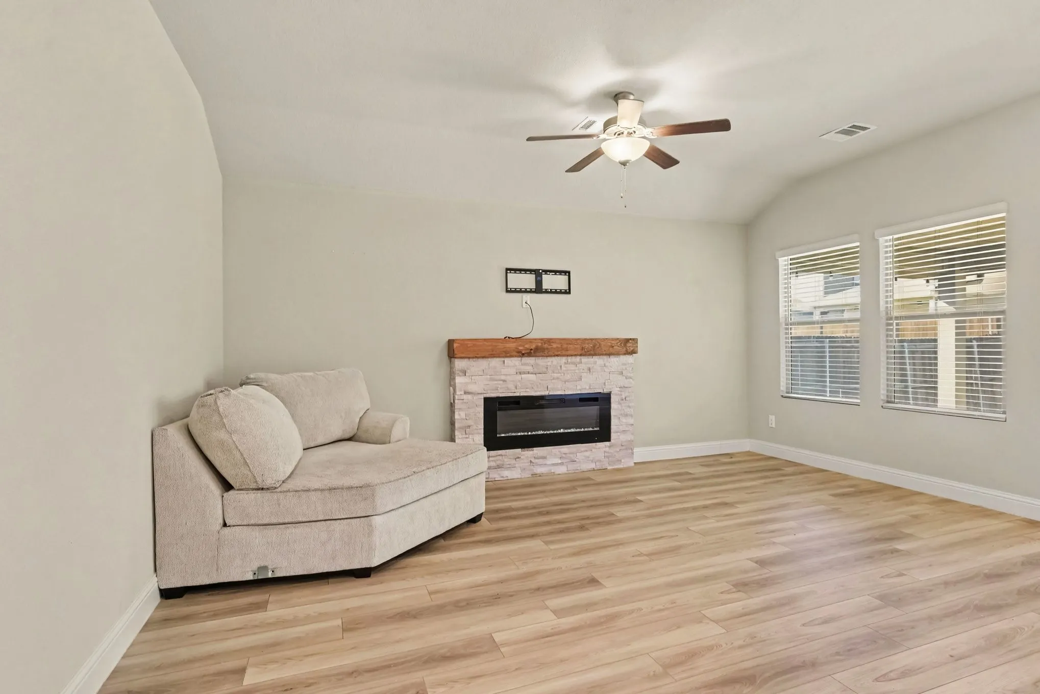 Single Family Residence For Sale in Kaufman County , 1421 Rolling Fox Drive, Forney, Texas 75126, 4 Bedroom, 2 Bathroom, 2 Garage spaces, 1,731 Sqft, built in 2022, mls#21364292, Real Estate Agent in Forney, Homes For Sale in Kaufman county, Homes For Sale in Forney, Realtor in Forney Texas, Real Estate Brokerage Independent Realty Texas, Luminita Cordes Realtor