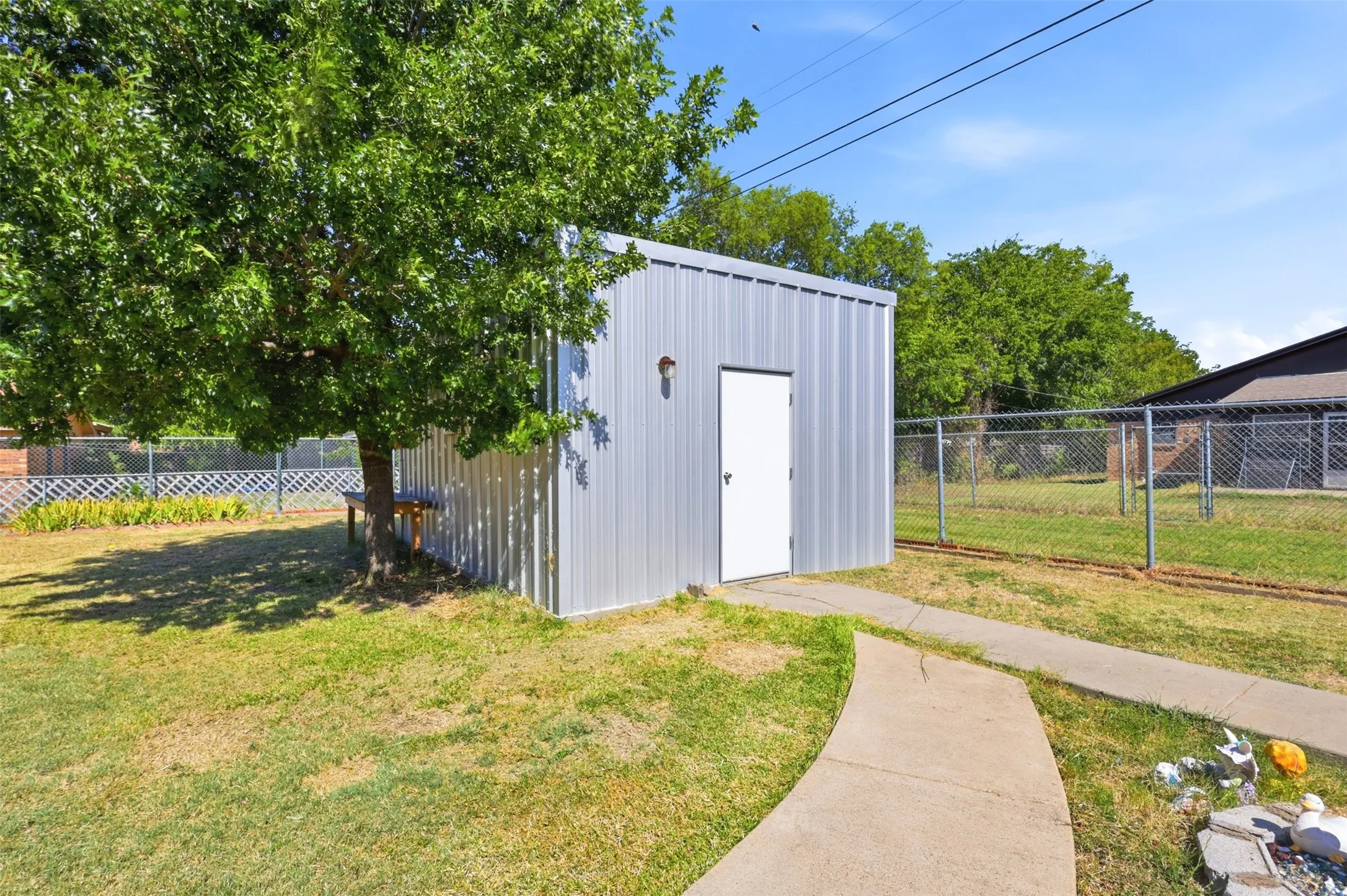 Single Family Residence For Sale in Palo Pinto County , 2107 10th Street, Mineral Wells, Texas 76067, 3 Bedroom, 2 Bathroom, 2 Garage spaces, 1,792 Sqft, built in 1968, mls#21344102, Real Estate Agent in Mineral Wells, Homes For Sale in Palo Pinto county, Homes For Sale in Mineral Wells, Realtor in Mineral Wells Texas, Real Estate Brokerage Independent Realty Texas, Luminita Cordes Realtor