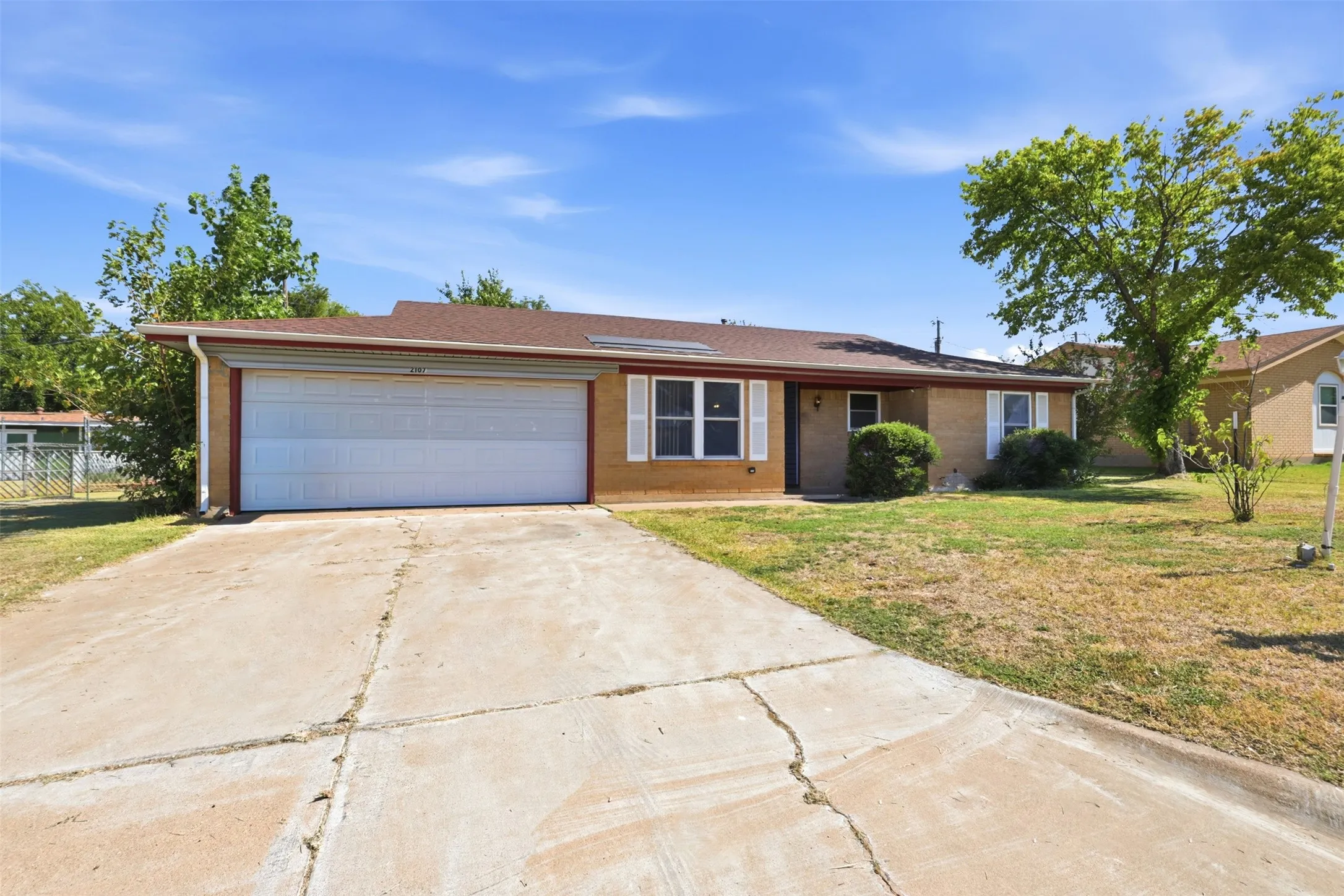 Single Family Residence For Sale in Palo Pinto County , 2107 10th Street, Mineral Wells, Texas 76067, 3 Bedroom, 2 Bathroom, 2 Garage spaces, 1,792 Sqft, built in 1968, mls#21344102, Real Estate Agent in Mineral Wells, Homes For Sale in Palo Pinto county, Homes For Sale in Mineral Wells, Realtor in Mineral Wells Texas, Real Estate Brokerage Independent Realty Texas, Luminita Cordes Realtor