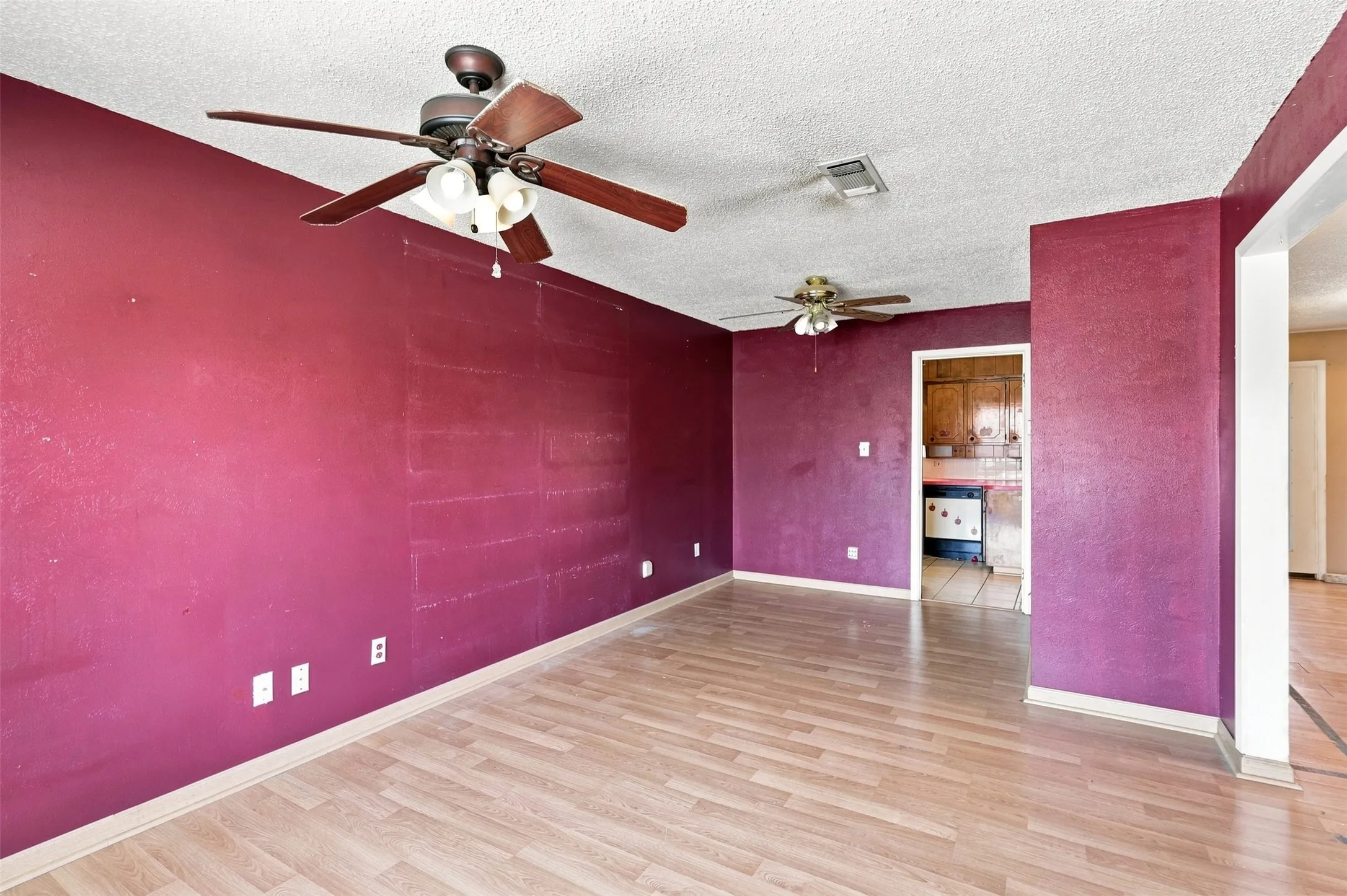 Single Family Residence For Sale in Palo Pinto County , 2107 10th Street, Mineral Wells, Texas 76067, 3 Bedroom, 2 Bathroom, 2 Garage spaces, 1,792 Sqft, built in 1968, mls#21344102, Real Estate Agent in Mineral Wells, Homes For Sale in Palo Pinto county, Homes For Sale in Mineral Wells, Realtor in Mineral Wells Texas, Real Estate Brokerage Independent Realty Texas, Luminita Cordes Realtor