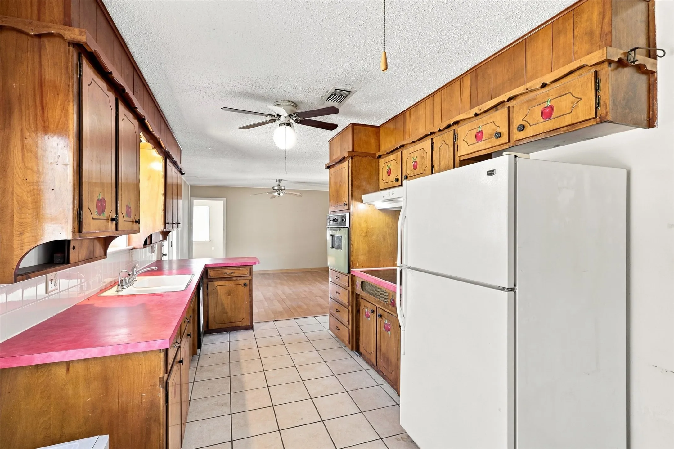 Single Family Residence For Sale in Palo Pinto County , 2107 10th Street, Mineral Wells, Texas 76067, 3 Bedroom, 2 Bathroom, 2 Garage spaces, 1,792 Sqft, built in 1968, mls#21344102, Real Estate Agent in Mineral Wells, Homes For Sale in Palo Pinto county, Homes For Sale in Mineral Wells, Realtor in Mineral Wells Texas, Real Estate Brokerage Independent Realty Texas, Luminita Cordes Realtor