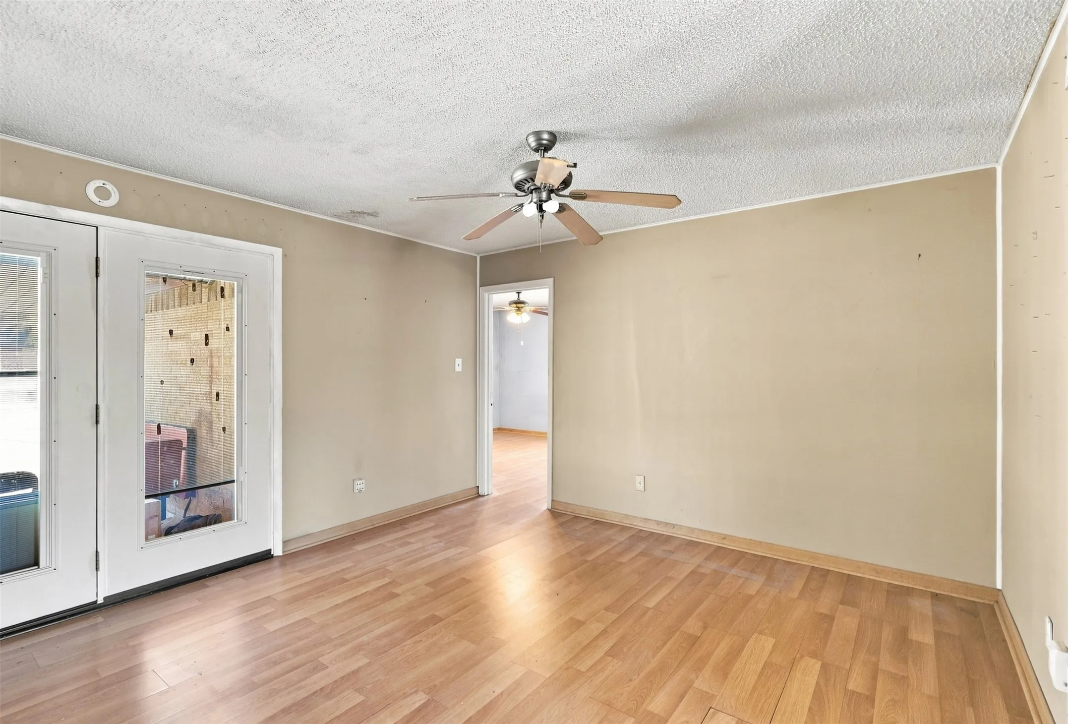 Single Family Residence For Sale in Palo Pinto County , 2107 10th Street, Mineral Wells, Texas 76067, 3 Bedroom, 2 Bathroom, 2 Garage spaces, 1,792 Sqft, built in 1968, mls#21344102, Real Estate Agent in Mineral Wells, Homes For Sale in Palo Pinto county, Homes For Sale in Mineral Wells, Realtor in Mineral Wells Texas, Real Estate Brokerage Independent Realty Texas, Luminita Cordes Realtor