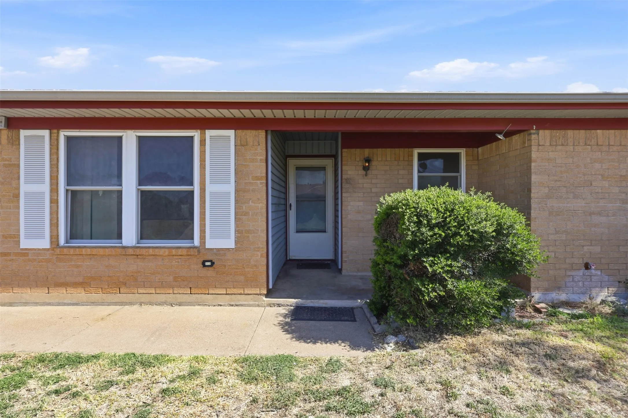 Single Family Residence For Sale in Palo Pinto County , 2107 10th Street, Mineral Wells, Texas 76067, 3 Bedroom, 2 Bathroom, 2 Garage spaces, 1,792 Sqft, built in 1968, mls#21344102, Real Estate Agent in Mineral Wells, Homes For Sale in Palo Pinto county, Homes For Sale in Mineral Wells, Realtor in Mineral Wells Texas, Real Estate Brokerage Independent Realty Texas, Luminita Cordes Realtor
