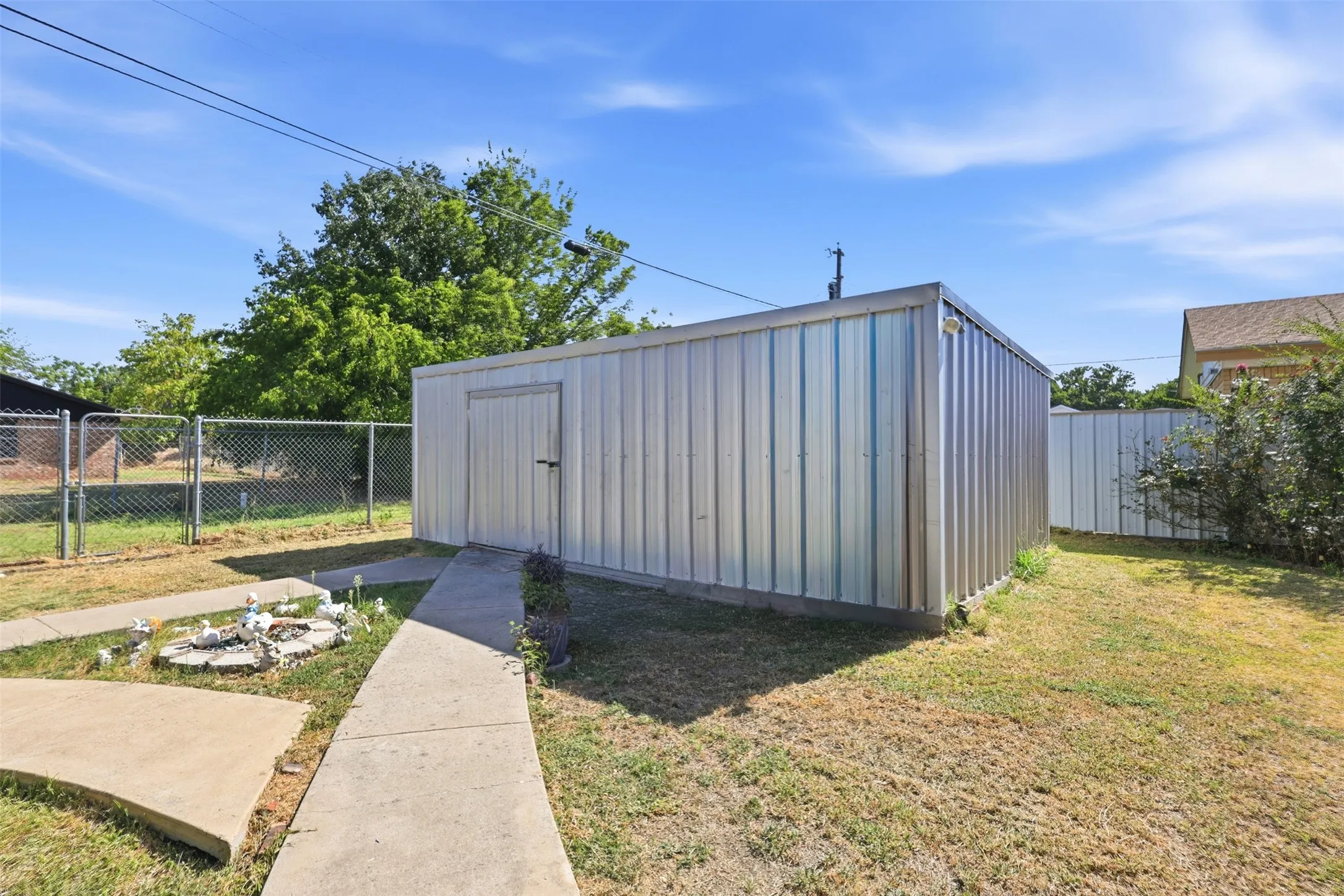 Single Family Residence For Sale in Palo Pinto County , 2107 10th Street, Mineral Wells, Texas 76067, 3 Bedroom, 2 Bathroom, 2 Garage spaces, 1,792 Sqft, built in 1968, mls#21344102, Real Estate Agent in Mineral Wells, Homes For Sale in Palo Pinto county, Homes For Sale in Mineral Wells, Realtor in Mineral Wells Texas, Real Estate Brokerage Independent Realty Texas, Luminita Cordes Realtor