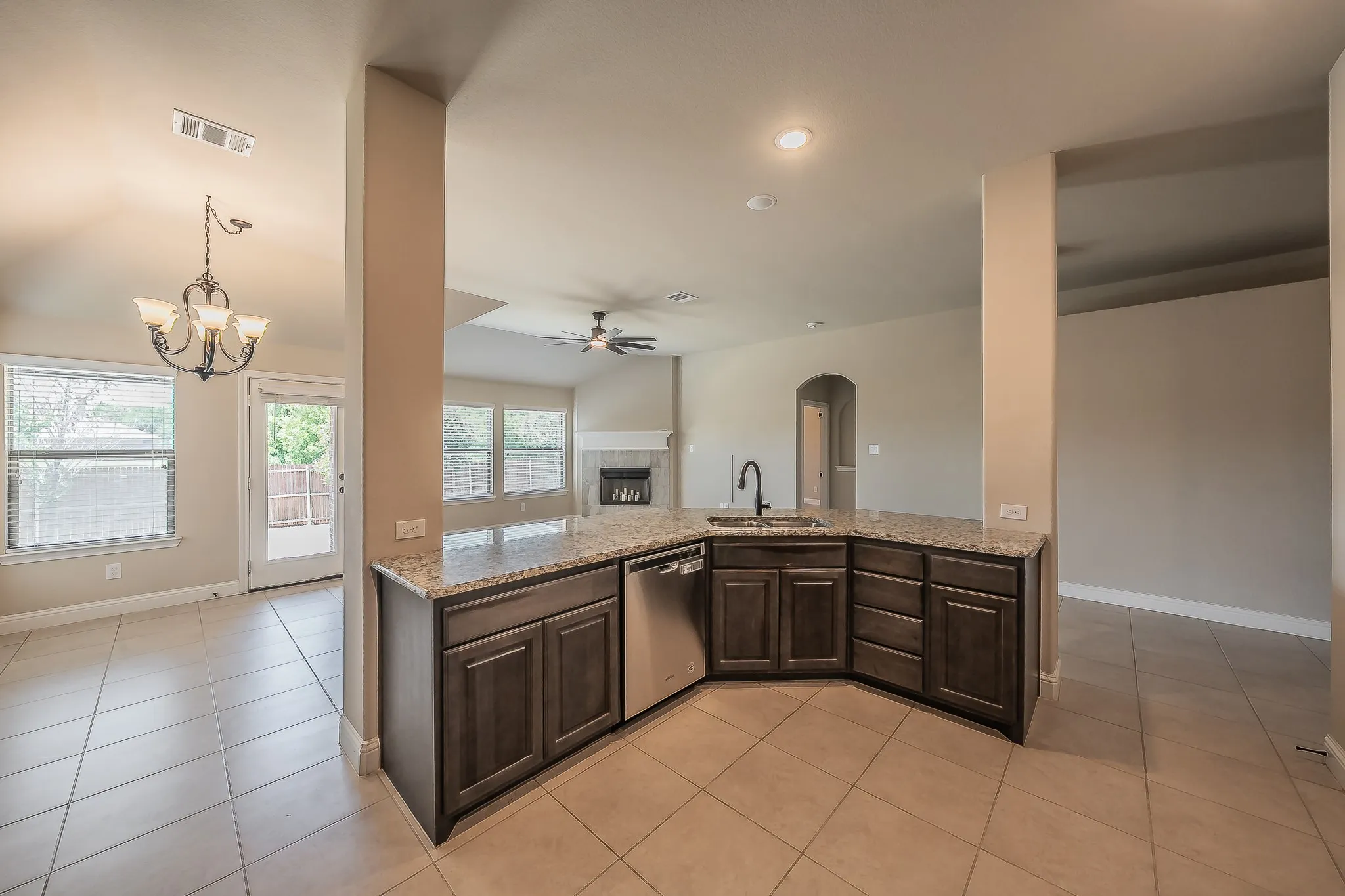 Single Family Residence For Rent in Tarrant County , 5905 Scottsdale Lane, Fort Worth, Texas 76179, 3 Bedroom, 2 Bathroom, 2 Garage spaces, 1,735 Sqft, built in 2018, mls#21366378, Real Estate Agent in Fort Worth, Homes For Rent in Tarrant county, Homes For Rent in Fort Worth, Realtor in Fort Worth Texas, Real Estate Brokerage Independent Realty Texas, Luminita Cordes Realtor
