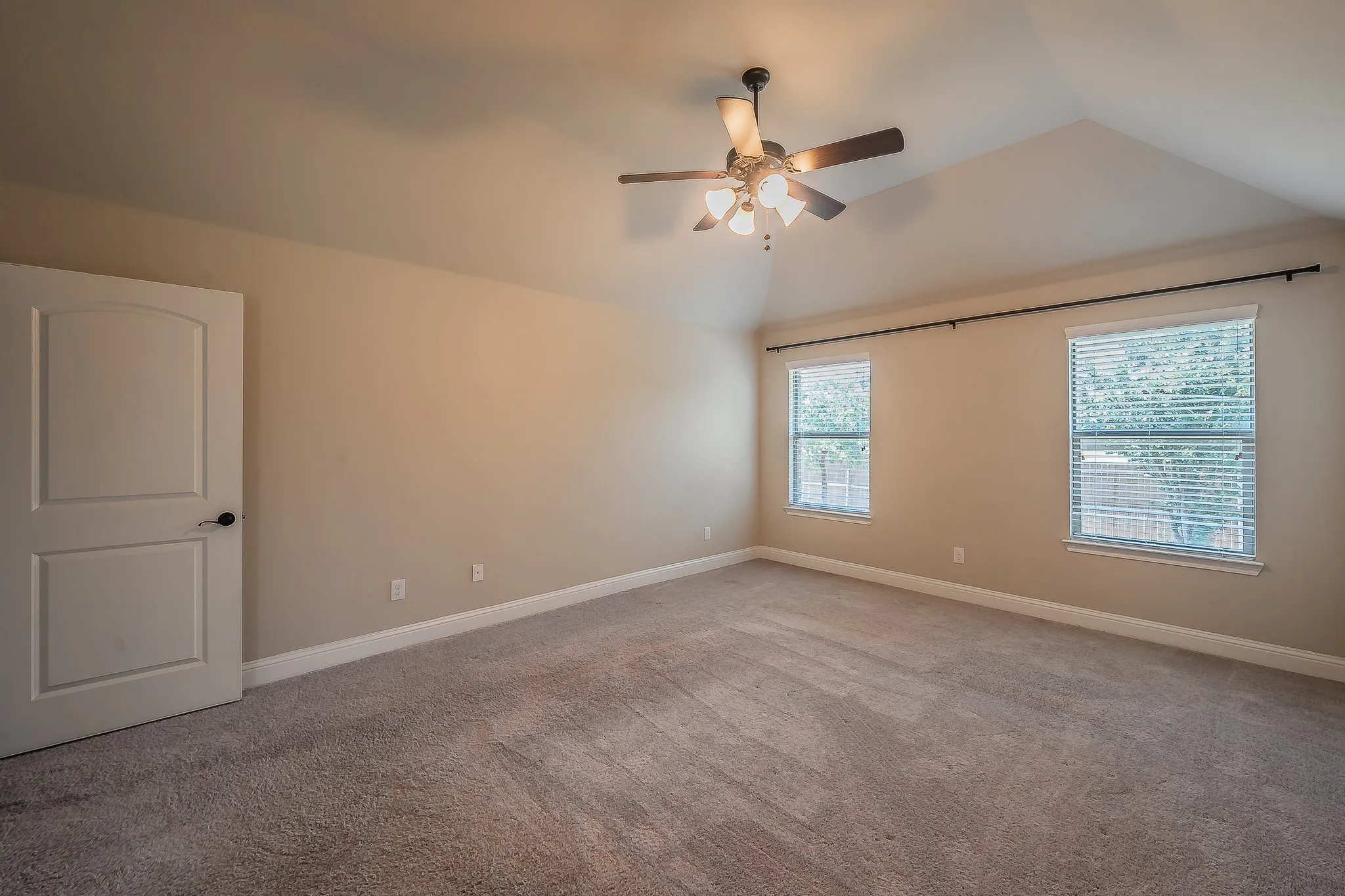 Single Family Residence For Rent in Tarrant County , 5905 Scottsdale Lane, Fort Worth, Texas 76179, 3 Bedroom, 2 Bathroom, 2 Garage spaces, 1,735 Sqft, built in 2018, mls#21366378, Real Estate Agent in Fort Worth, Homes For Rent in Tarrant county, Homes For Rent in Fort Worth, Realtor in Fort Worth Texas, Real Estate Brokerage Independent Realty Texas, Luminita Cordes Realtor