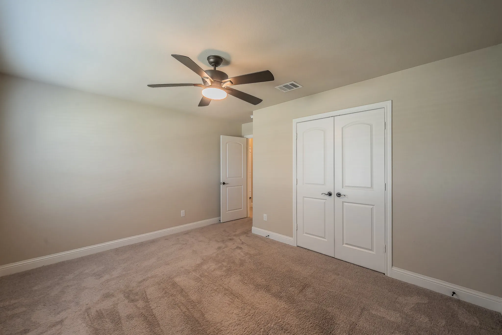 Single Family Residence For Rent in Tarrant County , 5905 Scottsdale Lane, Fort Worth, Texas 76179, 3 Bedroom, 2 Bathroom, 2 Garage spaces, 1,735 Sqft, built in 2018, mls#21366378, Real Estate Agent in Fort Worth, Homes For Rent in Tarrant county, Homes For Rent in Fort Worth, Realtor in Fort Worth Texas, Real Estate Brokerage Independent Realty Texas, Luminita Cordes Realtor