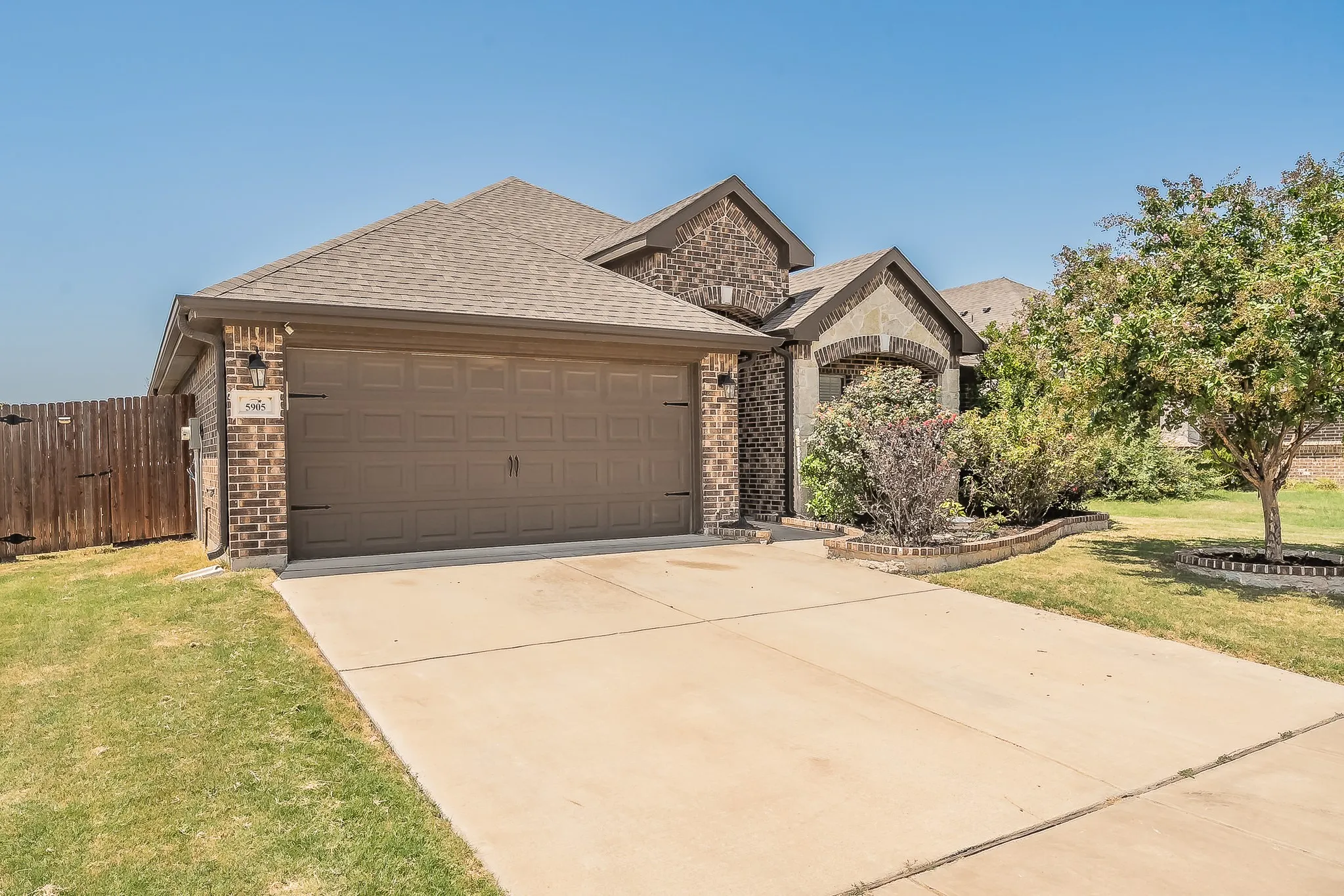 Single Family Residence For Rent in Tarrant County , 5905 Scottsdale Lane, Fort Worth, Texas 76179, 3 Bedroom, 2 Bathroom, 2 Garage spaces, 1,735 Sqft, built in 2018, mls#21366378, Real Estate Agent in Fort Worth, Homes For Rent in Tarrant county, Homes For Rent in Fort Worth, Realtor in Fort Worth Texas, Real Estate Brokerage Independent Realty Texas, Luminita Cordes Realtor