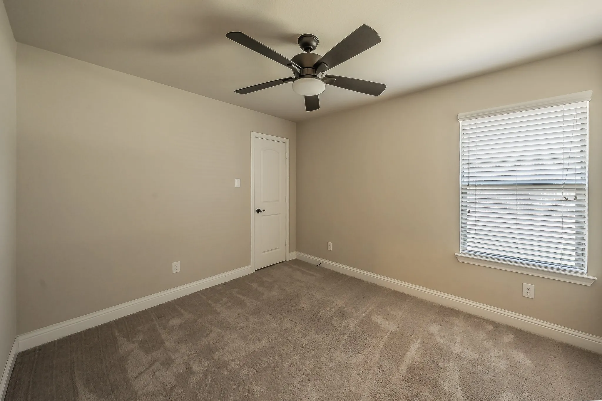 Single Family Residence For Rent in Tarrant County , 5905 Scottsdale Lane, Fort Worth, Texas 76179, 3 Bedroom, 2 Bathroom, 2 Garage spaces, 1,735 Sqft, built in 2018, mls#21366378, Real Estate Agent in Fort Worth, Homes For Rent in Tarrant county, Homes For Rent in Fort Worth, Realtor in Fort Worth Texas, Real Estate Brokerage Independent Realty Texas, Luminita Cordes Realtor