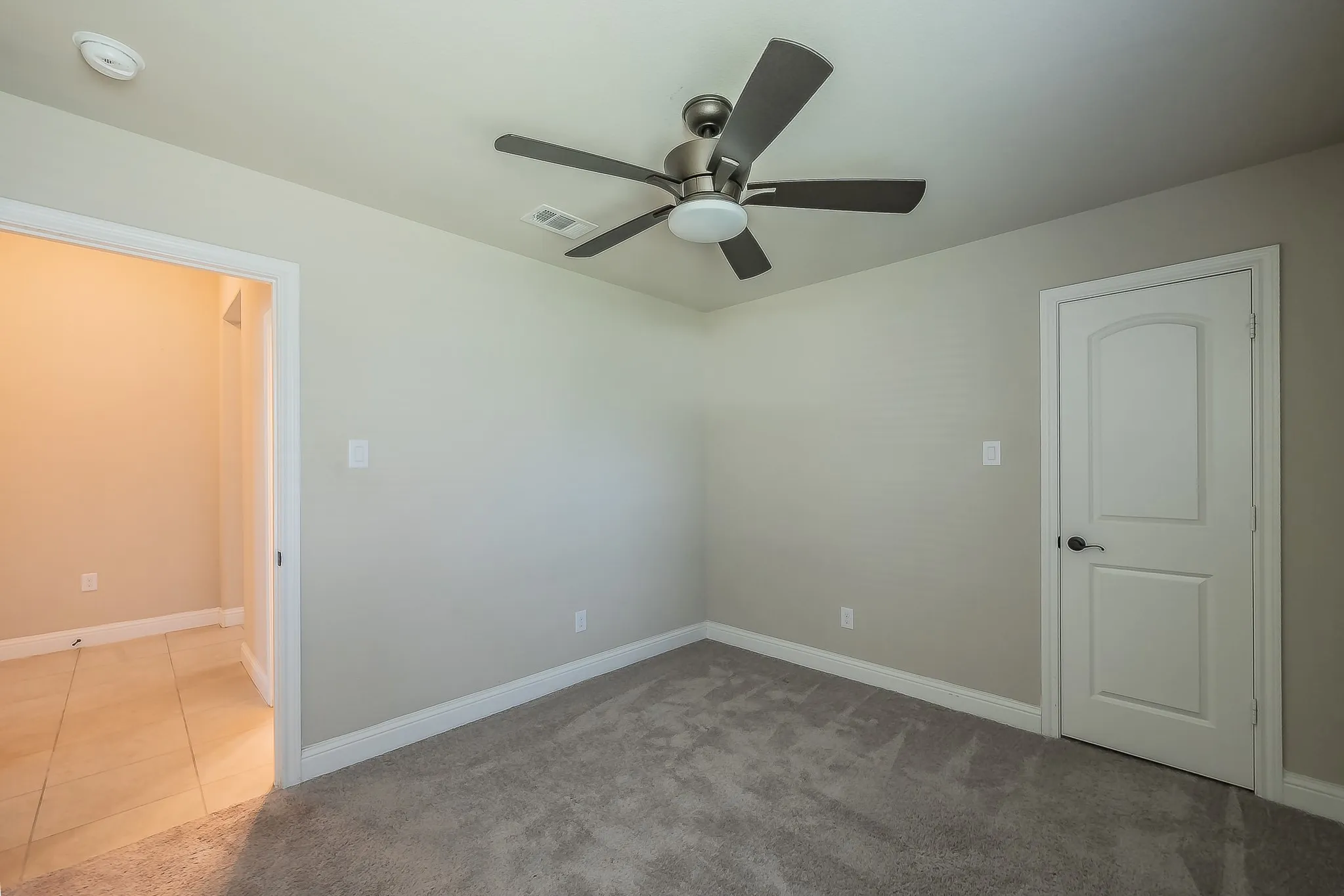 Single Family Residence For Rent in Tarrant County , 5905 Scottsdale Lane, Fort Worth, Texas 76179, 3 Bedroom, 2 Bathroom, 2 Garage spaces, 1,735 Sqft, built in 2018, mls#21366378, Real Estate Agent in Fort Worth, Homes For Rent in Tarrant county, Homes For Rent in Fort Worth, Realtor in Fort Worth Texas, Real Estate Brokerage Independent Realty Texas, Luminita Cordes Realtor