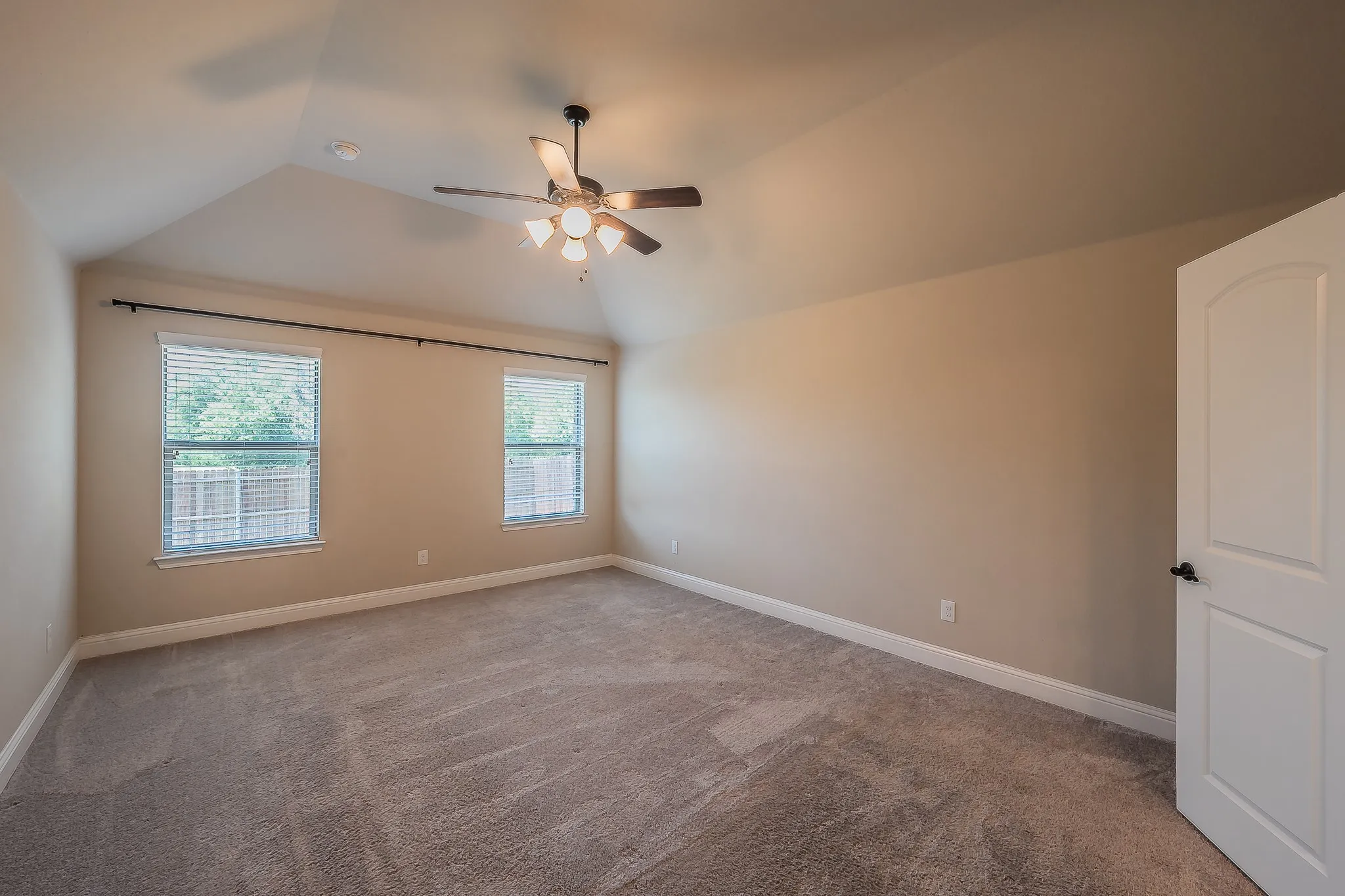 Single Family Residence For Rent in Tarrant County , 5905 Scottsdale Lane, Fort Worth, Texas 76179, 3 Bedroom, 2 Bathroom, 2 Garage spaces, 1,735 Sqft, built in 2018, mls#21366378, Real Estate Agent in Fort Worth, Homes For Rent in Tarrant county, Homes For Rent in Fort Worth, Realtor in Fort Worth Texas, Real Estate Brokerage Independent Realty Texas, Luminita Cordes Realtor