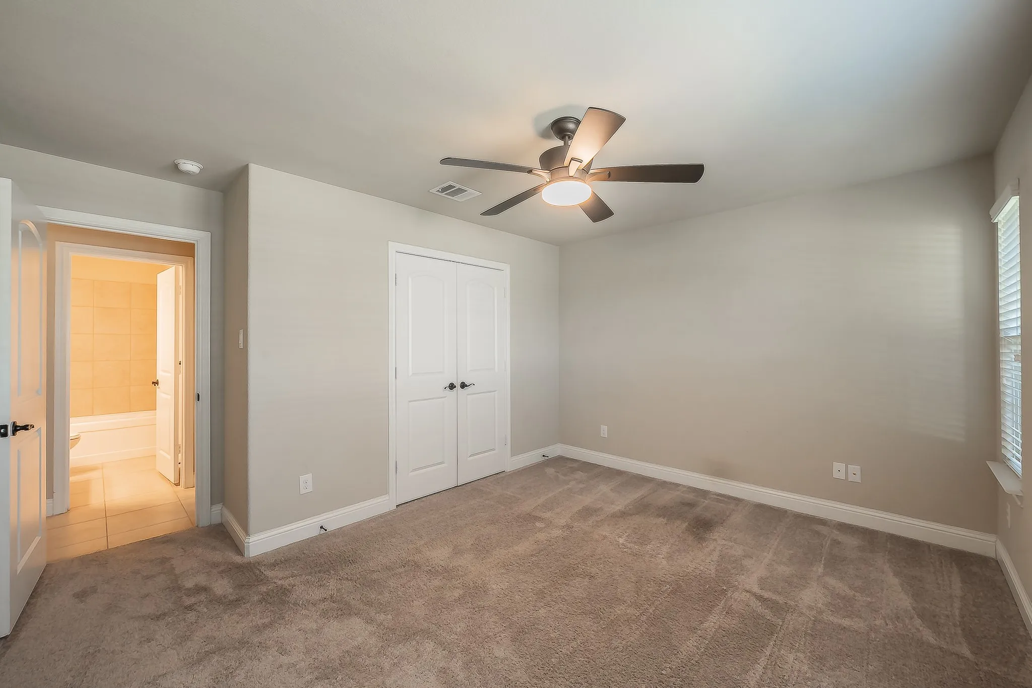 Single Family Residence For Rent in Tarrant County , 5905 Scottsdale Lane, Fort Worth, Texas 76179, 3 Bedroom, 2 Bathroom, 2 Garage spaces, 1,735 Sqft, built in 2018, mls#21366378, Real Estate Agent in Fort Worth, Homes For Rent in Tarrant county, Homes For Rent in Fort Worth, Realtor in Fort Worth Texas, Real Estate Brokerage Independent Realty Texas, Luminita Cordes Realtor