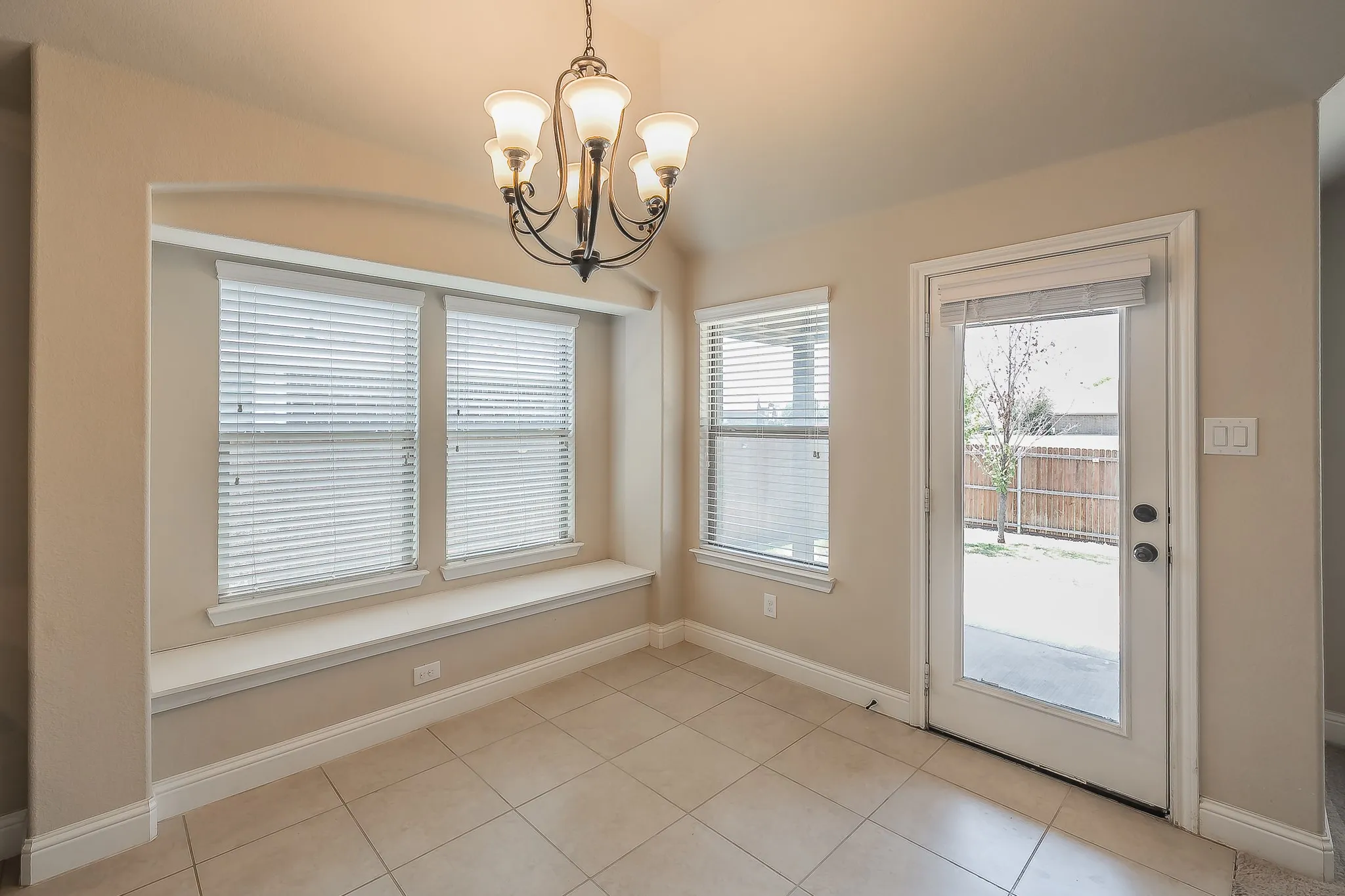 Single Family Residence For Rent in Tarrant County , 5905 Scottsdale Lane, Fort Worth, Texas 76179, 3 Bedroom, 2 Bathroom, 2 Garage spaces, 1,735 Sqft, built in 2018, mls#21366378, Real Estate Agent in Fort Worth, Homes For Rent in Tarrant county, Homes For Rent in Fort Worth, Realtor in Fort Worth Texas, Real Estate Brokerage Independent Realty Texas, Luminita Cordes Realtor