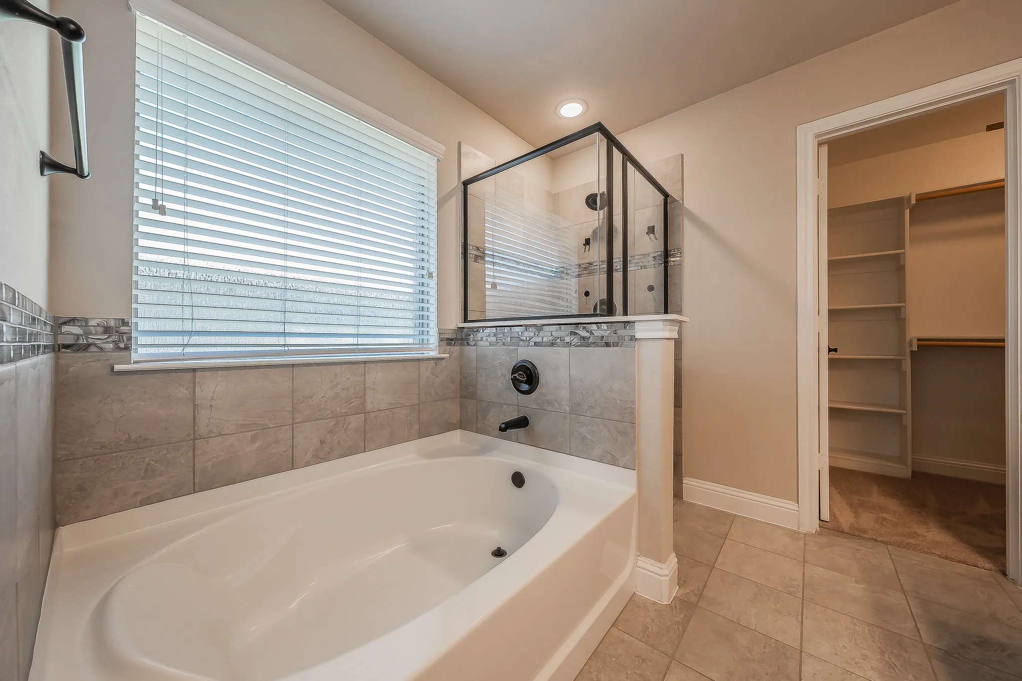 Single Family Residence For Rent in Tarrant County , 5905 Scottsdale Lane, Fort Worth, Texas 76179, 3 Bedroom, 2 Bathroom, 2 Garage spaces, 1,735 Sqft, built in 2018, mls#21366378, Real Estate Agent in Fort Worth, Homes For Rent in Tarrant county, Homes For Rent in Fort Worth, Realtor in Fort Worth Texas, Real Estate Brokerage Independent Realty Texas, Luminita Cordes Realtor