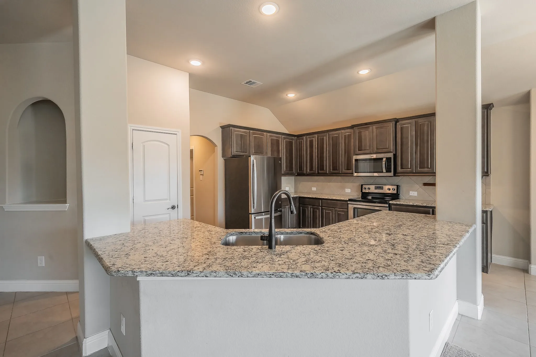Single Family Residence For Rent in Tarrant County , 5905 Scottsdale Lane, Fort Worth, Texas 76179, 3 Bedroom, 2 Bathroom, 2 Garage spaces, 1,735 Sqft, built in 2018, mls#21366378, Real Estate Agent in Fort Worth, Homes For Rent in Tarrant county, Homes For Rent in Fort Worth, Realtor in Fort Worth Texas, Real Estate Brokerage Independent Realty Texas, Luminita Cordes Realtor