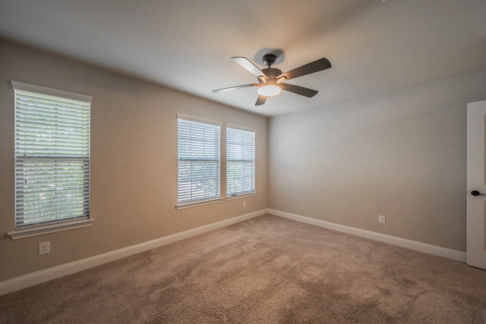 Single Family Residence For Rent in Tarrant County , 5905 Scottsdale Lane, Fort Worth, Texas 76179, 3 Bedroom, 2 Bathroom, 2 Garage spaces, 1,735 Sqft, built in 2018, mls#21366378, Real Estate Agent in Fort Worth, Homes For Rent in Tarrant county, Homes For Rent in Fort Worth, Realtor in Fort Worth Texas, Real Estate Brokerage Independent Realty Texas, Luminita Cordes Realtor