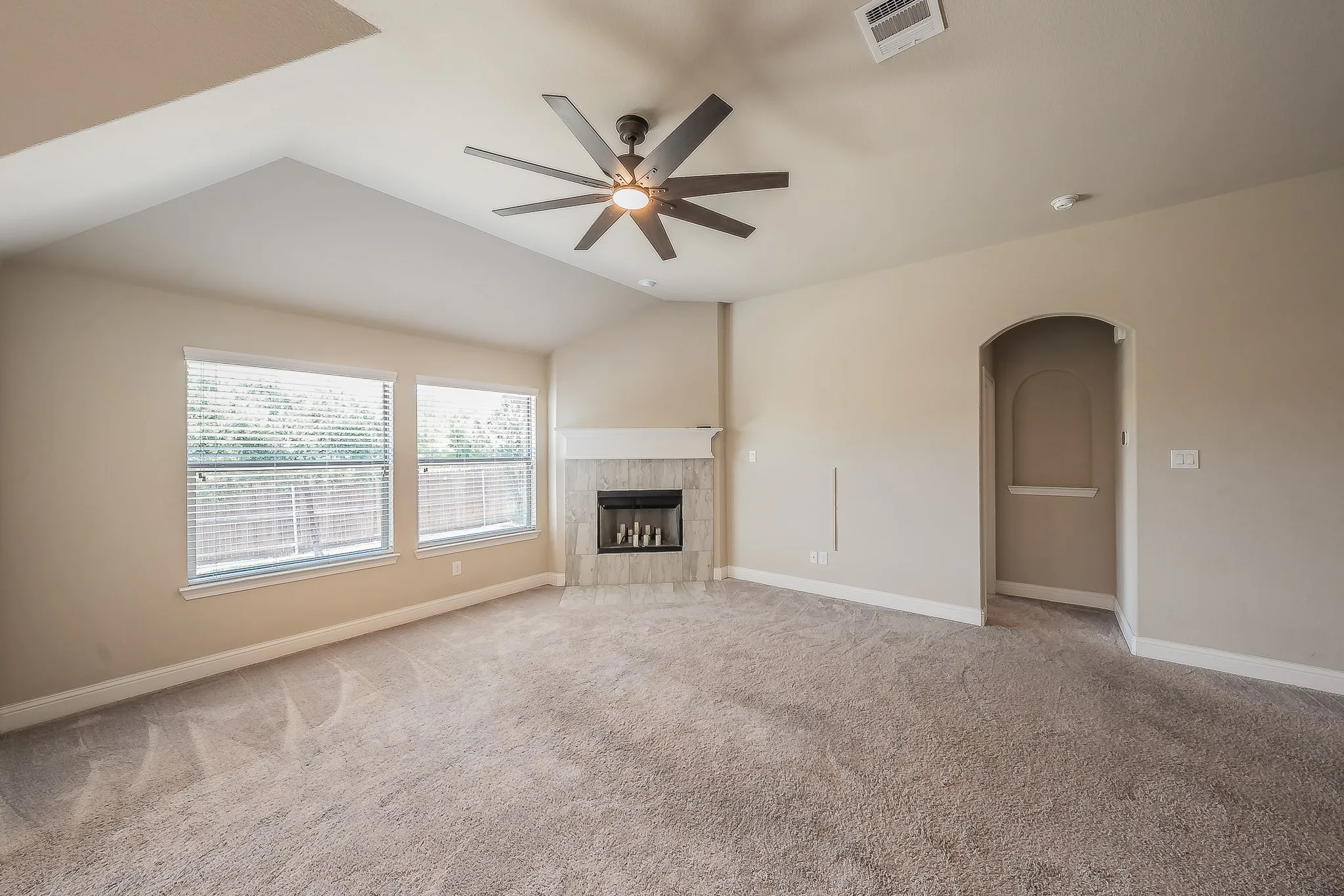 Single Family Residence For Rent in Tarrant County , 5905 Scottsdale Lane, Fort Worth, Texas 76179, 3 Bedroom, 2 Bathroom, 2 Garage spaces, 1,735 Sqft, built in 2018, mls#21366378, Real Estate Agent in Fort Worth, Homes For Rent in Tarrant county, Homes For Rent in Fort Worth, Realtor in Fort Worth Texas, Real Estate Brokerage Independent Realty Texas, Luminita Cordes Realtor