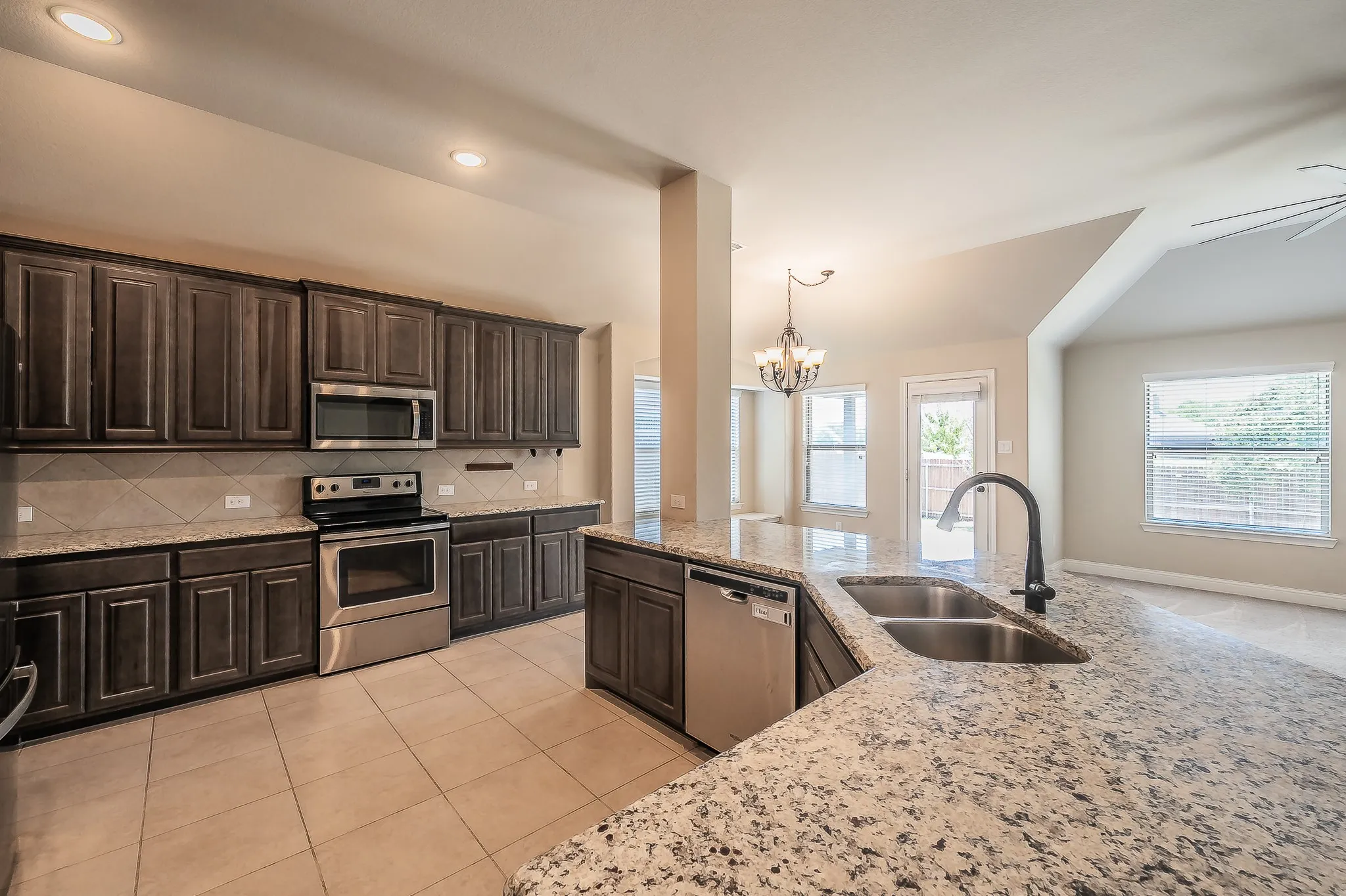 Single Family Residence For Rent in Tarrant County , 5905 Scottsdale Lane, Fort Worth, Texas 76179, 3 Bedroom, 2 Bathroom, 2 Garage spaces, 1,735 Sqft, built in 2018, mls#21366378, Real Estate Agent in Fort Worth, Homes For Rent in Tarrant county, Homes For Rent in Fort Worth, Realtor in Fort Worth Texas, Real Estate Brokerage Independent Realty Texas, Luminita Cordes Realtor