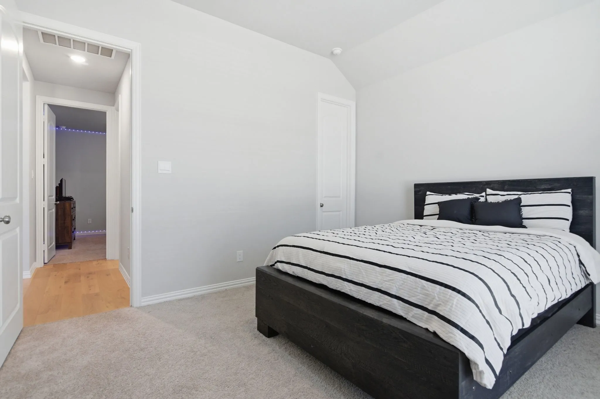 Single Family Residence For Rent in Tarrant County , 910 Winter Cherry Lane, Haslet, Texas 76052, 4 Bedroom, 3 Bathroom, 2 Garage spaces, 2,408 Sqft, built in 2023, mls#21366948, Real Estate Agent in Haslet, Homes For Rent in Tarrant county, Homes For Rent in Haslet, Realtor in Haslet Texas, Real Estate Brokerage Independent Realty Texas, Luminita Cordes Realtor