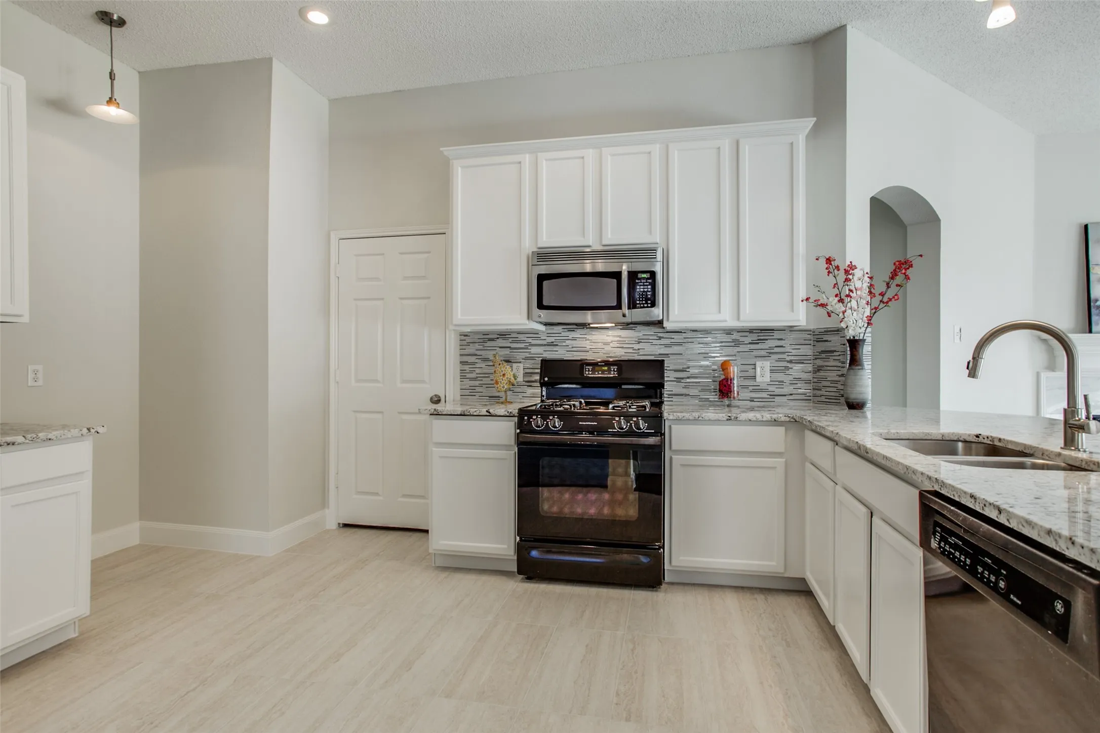 Single Family Residence For Rent in Denton County , 3708 Villanova Drive, Denton, Texas 76210, 3 Bedroom, 2 Bathroom, 2 Garage spaces, 1,803 Sqft, built in 2002, mls#21366937, Real Estate Agent in Denton, Homes For Rent in Denton county, Homes For Rent in Denton, Realtor in Denton Texas, Real Estate Brokerage Independent Realty Texas, Luminita Cordes Realtor