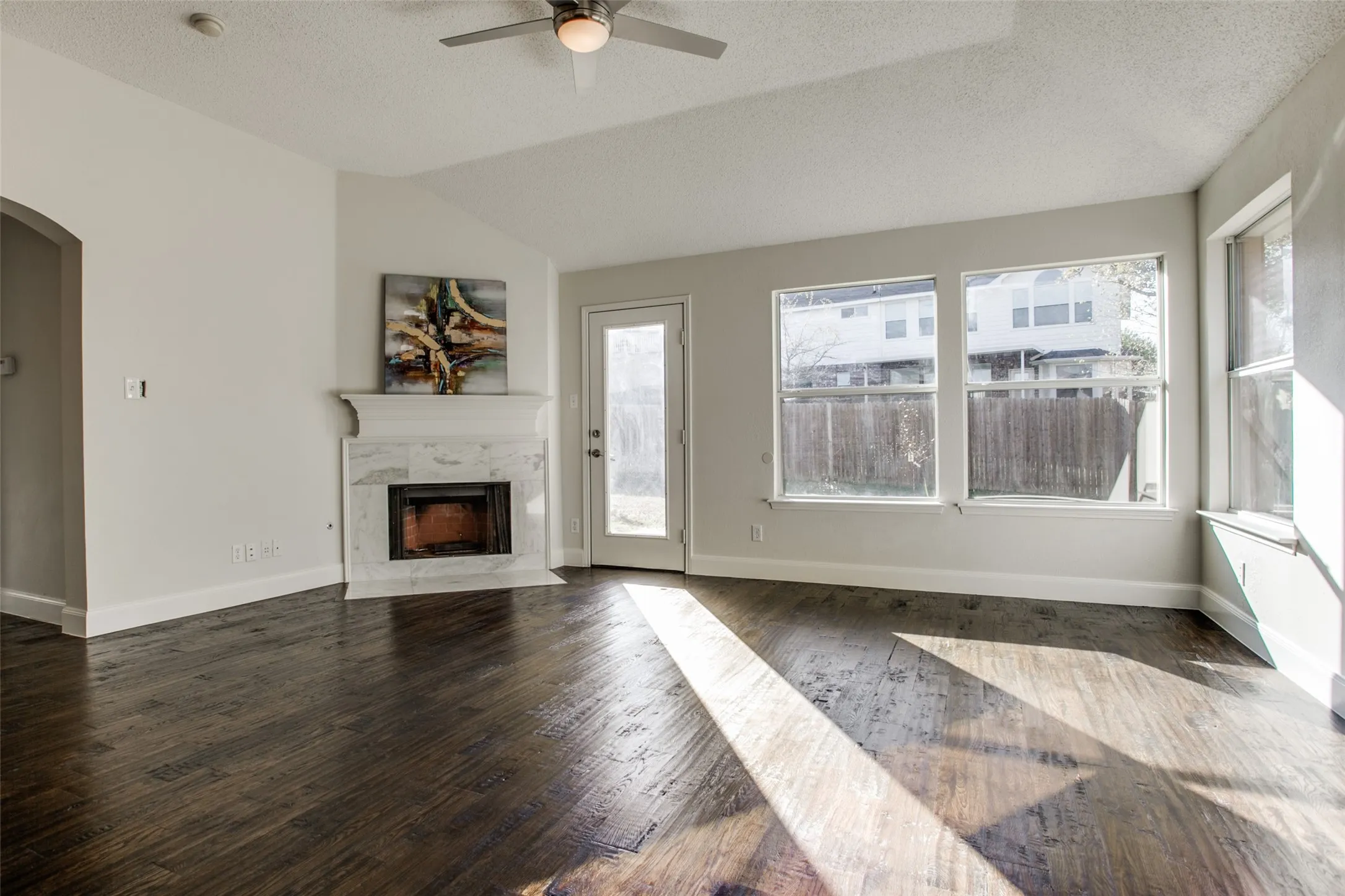Single Family Residence For Rent in Denton County , 3708 Villanova Drive, Denton, Texas 76210, 3 Bedroom, 2 Bathroom, 2 Garage spaces, 1,803 Sqft, built in 2002, mls#21366937, Real Estate Agent in Denton, Homes For Rent in Denton county, Homes For Rent in Denton, Realtor in Denton Texas, Real Estate Brokerage Independent Realty Texas, Luminita Cordes Realtor