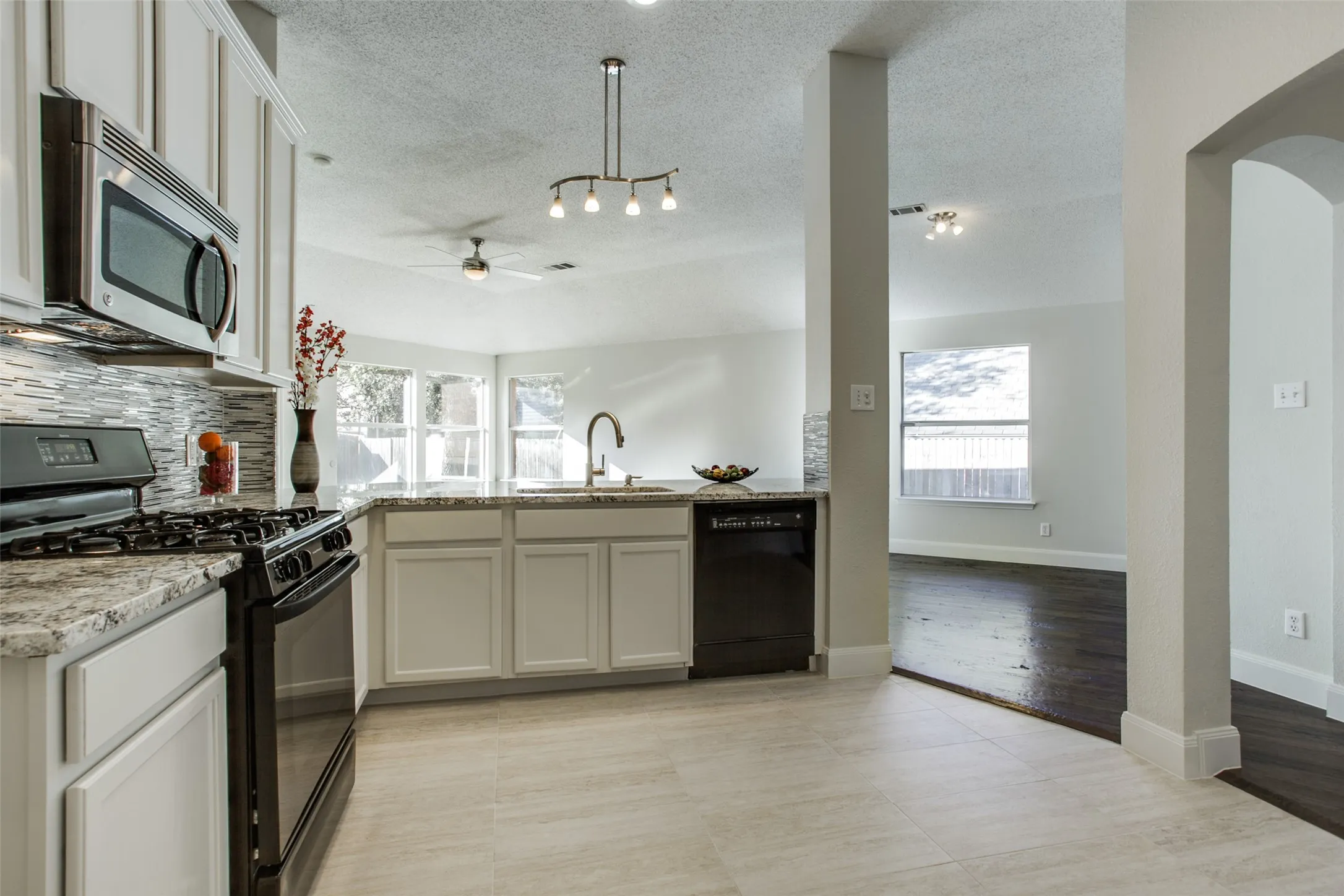 Single Family Residence For Rent in Denton County , 3708 Villanova Drive, Denton, Texas 76210, 3 Bedroom, 2 Bathroom, 2 Garage spaces, 1,803 Sqft, built in 2002, mls#21366937, Real Estate Agent in Denton, Homes For Rent in Denton county, Homes For Rent in Denton, Realtor in Denton Texas, Real Estate Brokerage Independent Realty Texas, Luminita Cordes Realtor