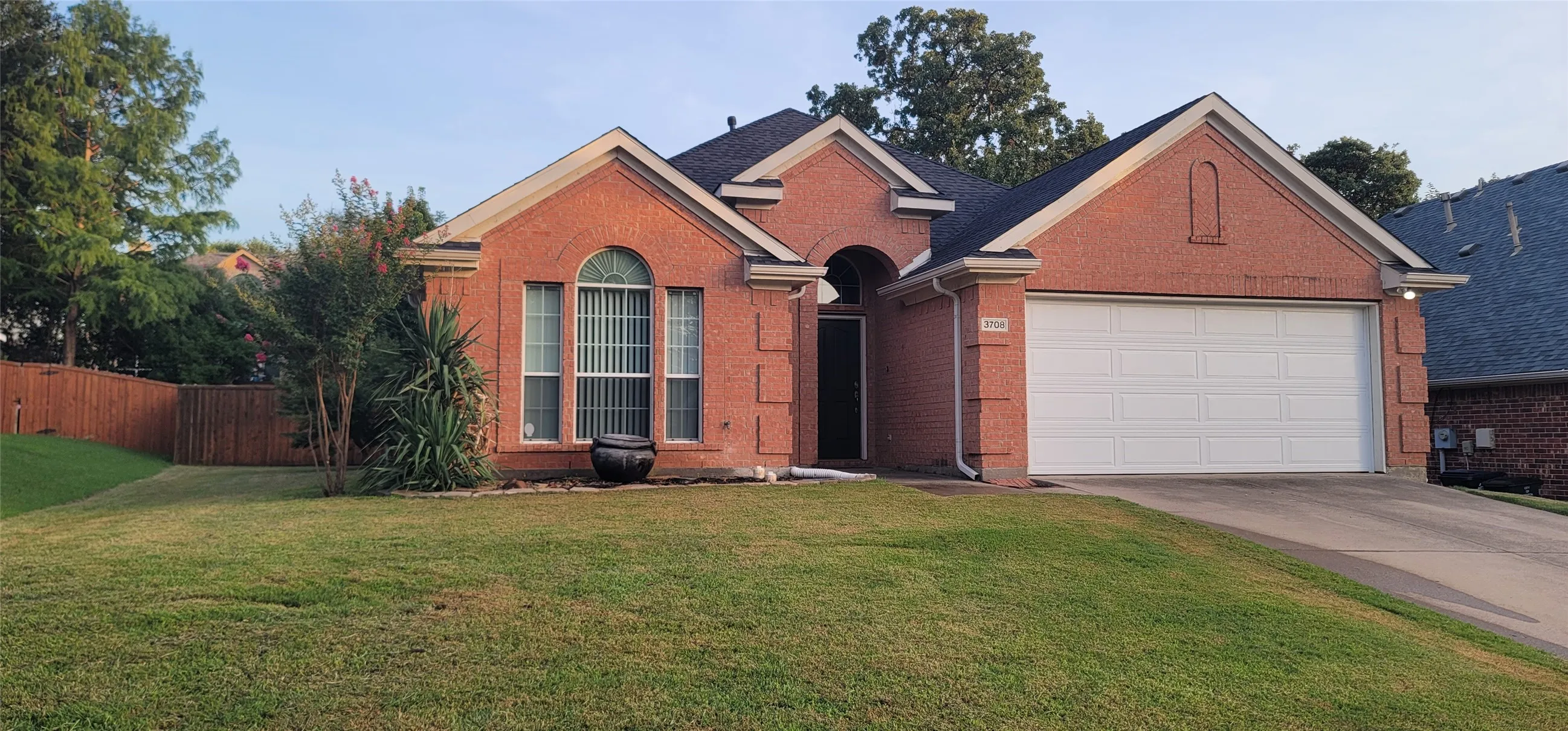 Single Family Residence For Rent in Denton County , 3708 Villanova Drive, Denton, Texas 76210, 3 Bedroom, 2 Bathroom, 2 Garage spaces, 1,803 Sqft, built in 2002, mls#21366937, Real Estate Agent in Denton, Homes For Rent in Denton county, Homes For Rent in Denton, Realtor in Denton Texas, Real Estate Brokerage Independent Realty Texas, Luminita Cordes Realtor